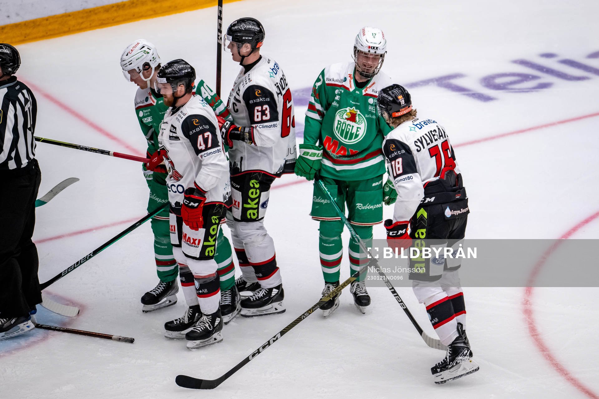 Rögles Felix Nilsson och Malmö Redhawks Marcus Sylvegård