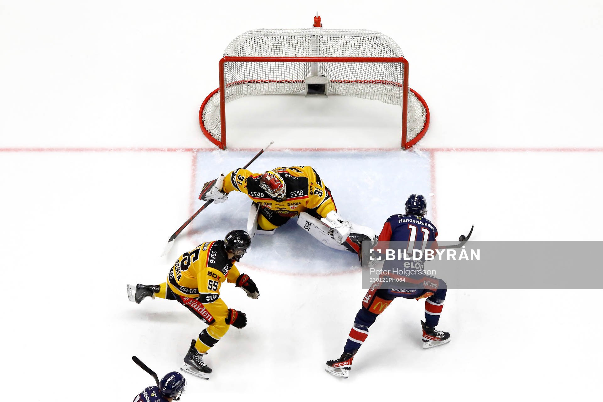 Mål 2-3 av Linköpings Henrik Törnqvist förbi Luleås