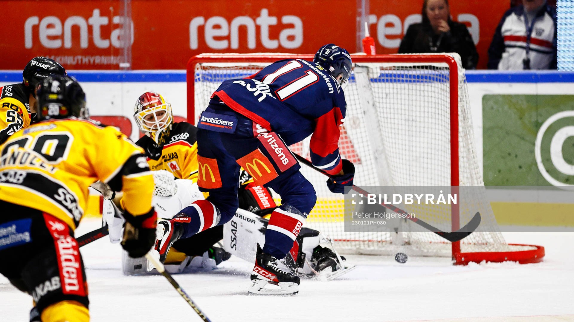 Mål 2-3 av Linköpings Henrik Törnqvist förbi Luleås