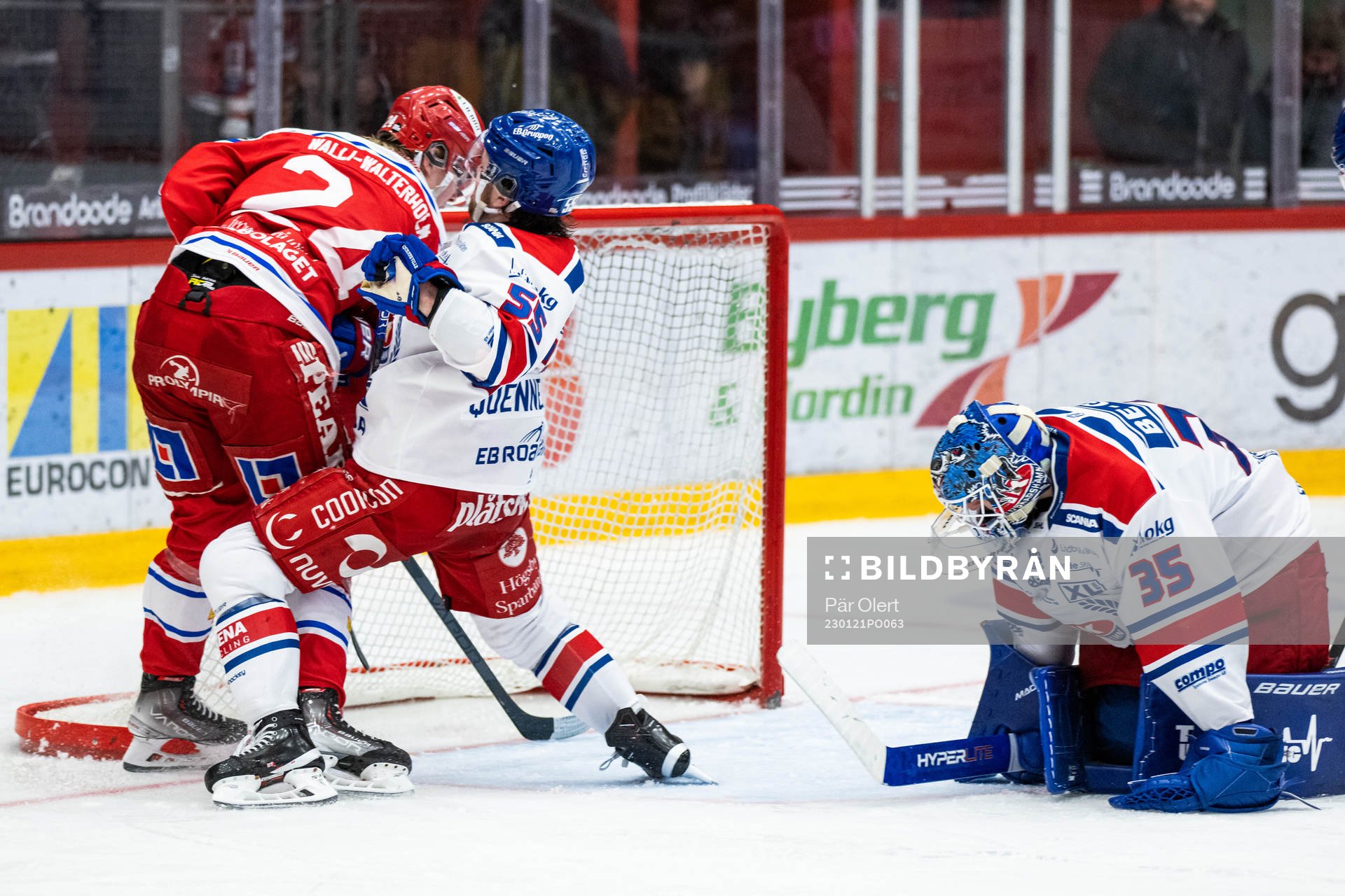 Oskarshamns David Quenneville och målvakt Joe Cannata