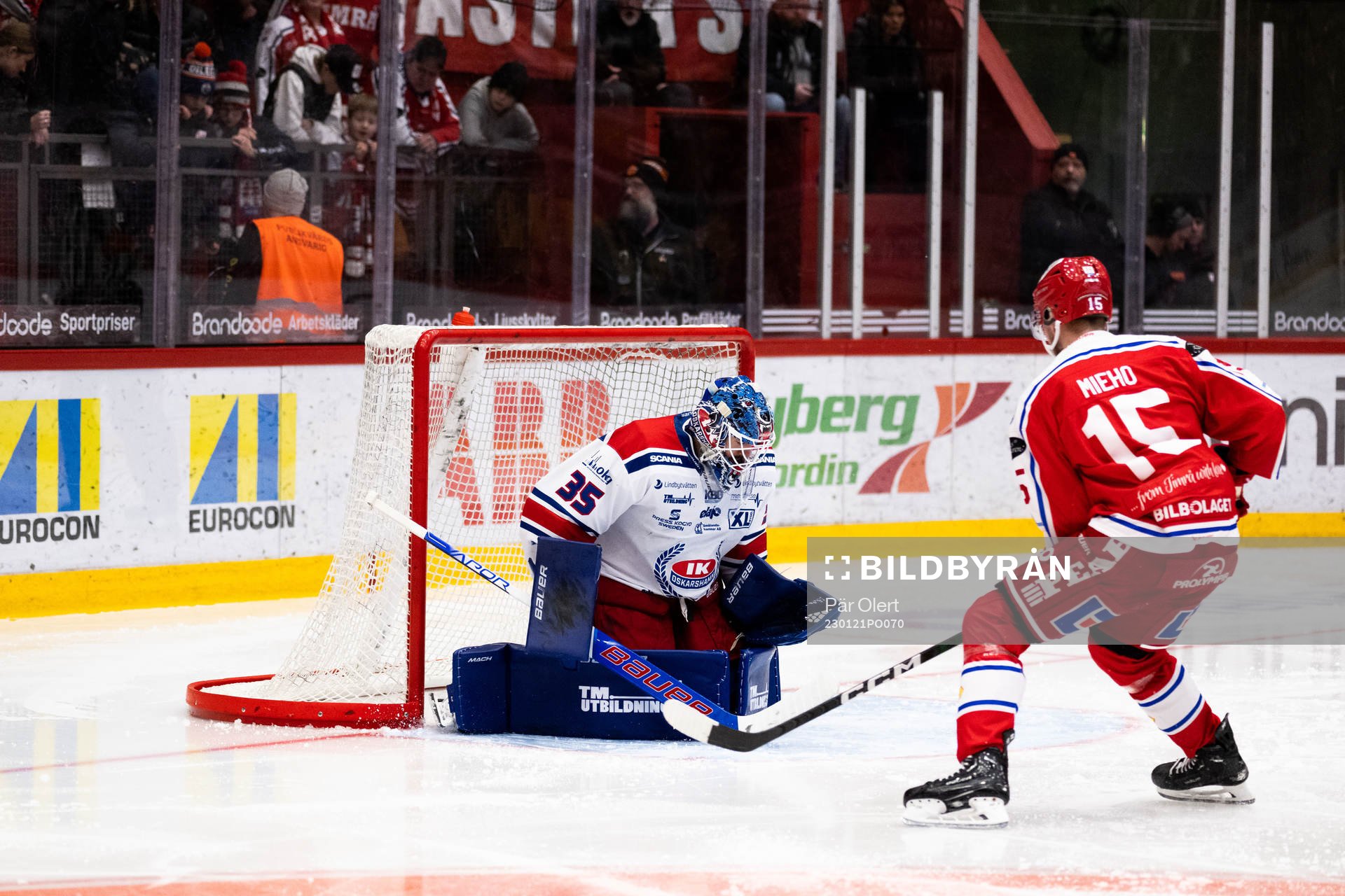 Timrås Panu Mieho gör 3-1 bakom Oskarshamns målvakt Joe