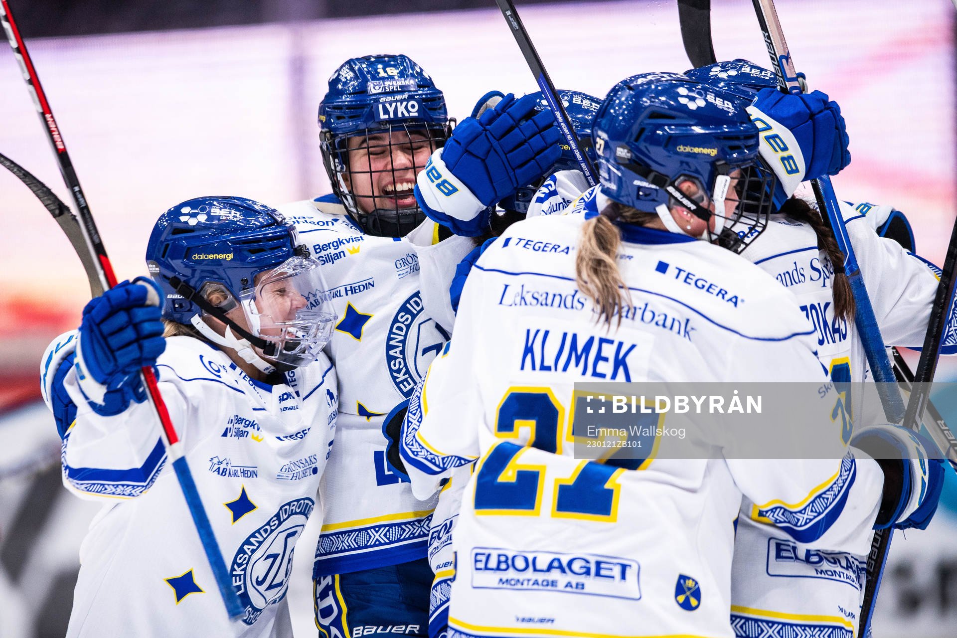 Leksands Noemi Ryhner jublar med lagkamrater