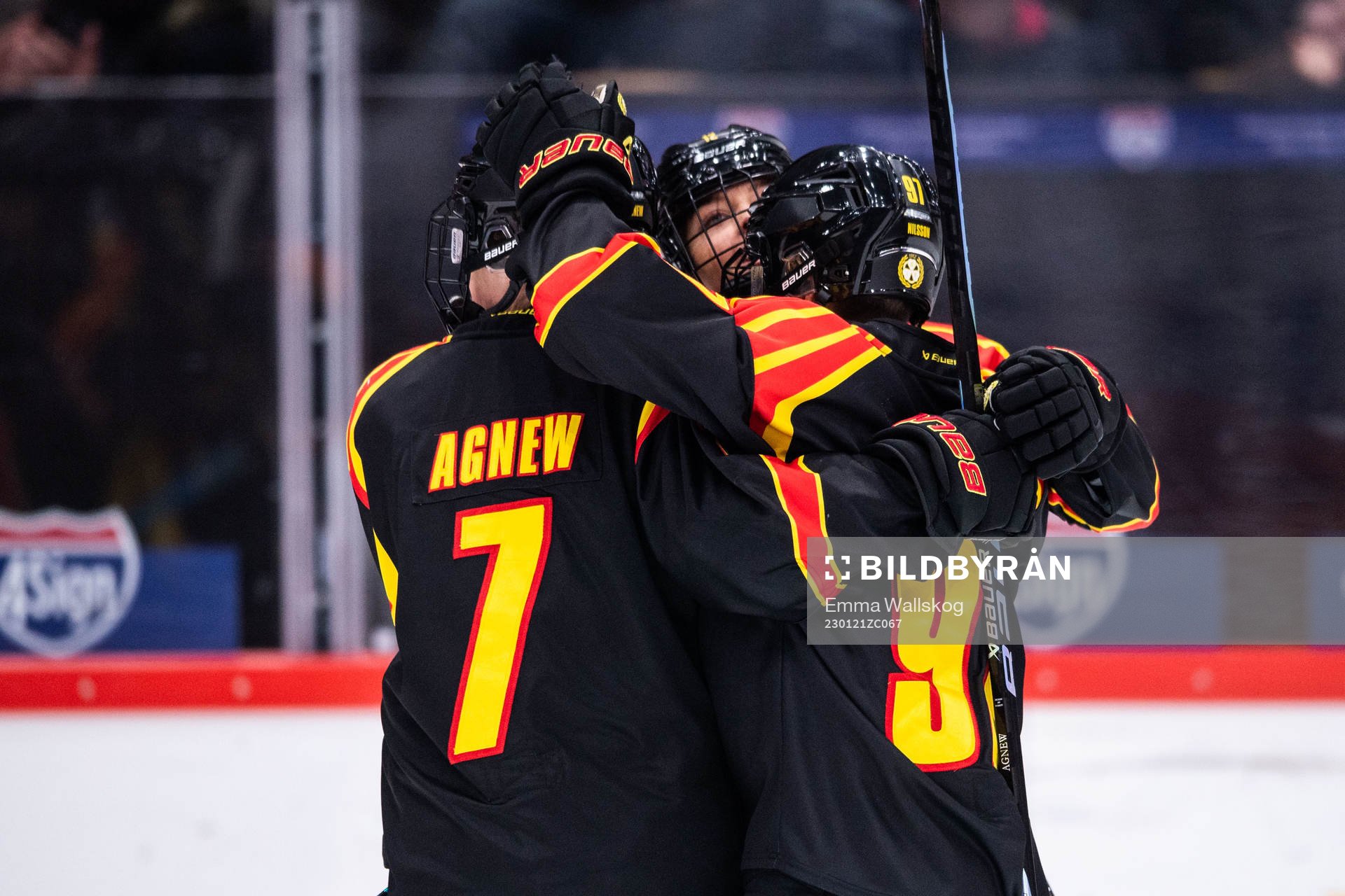 Brynäs Matilda Nilsson jublar med Lindsay Paige Agnew och