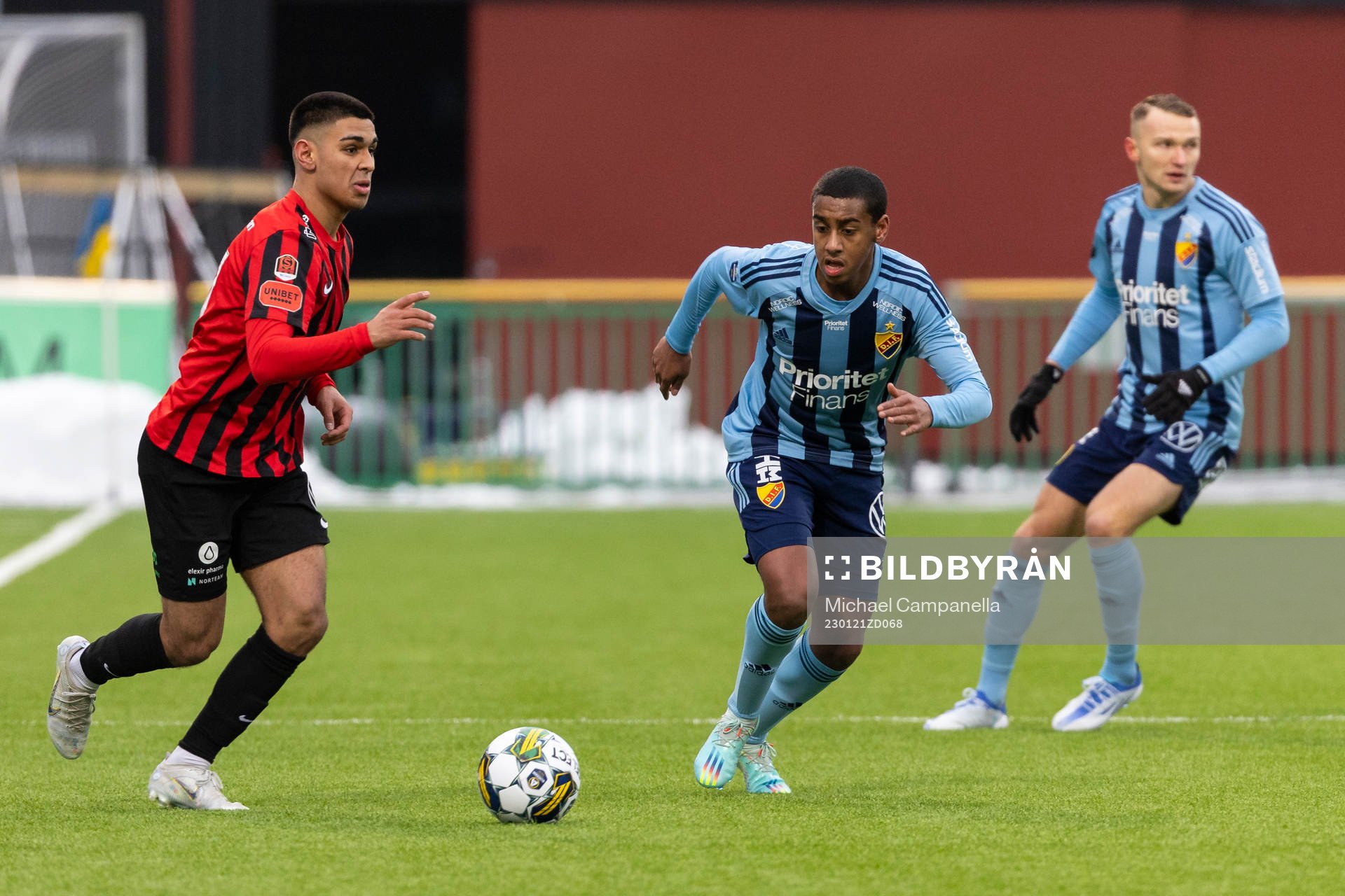 Brommapojkarnas Liam Tahwildaran och Djurgårdens Isak
