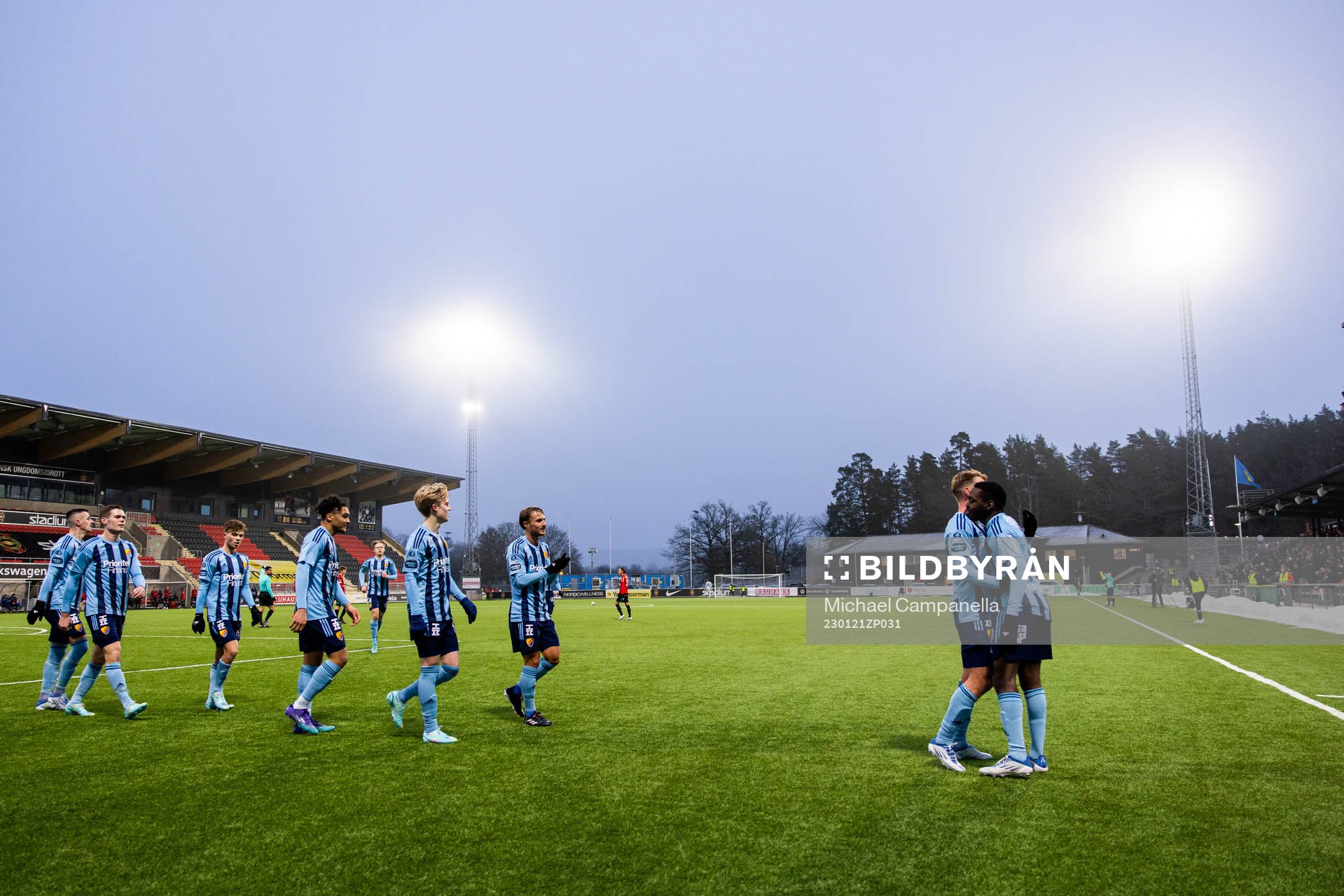 Djurgårdens Joel Asoro jublar med lagkamrater