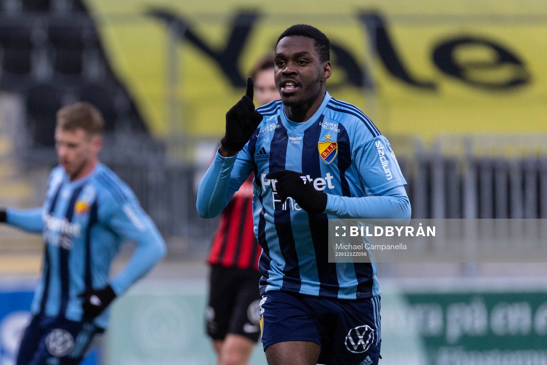 Djurgårdens Joel Asoro jublar 1-1 målet
