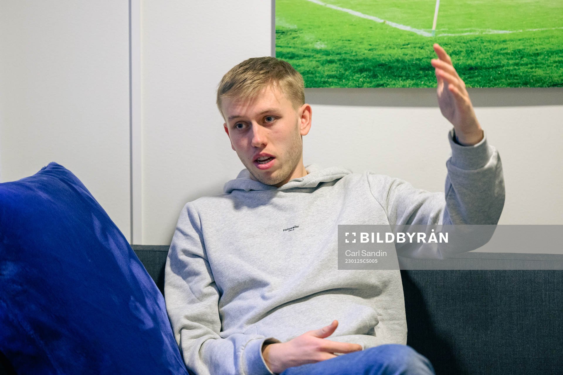 IFK Göteborgs Elias Hagen blir intervjuad