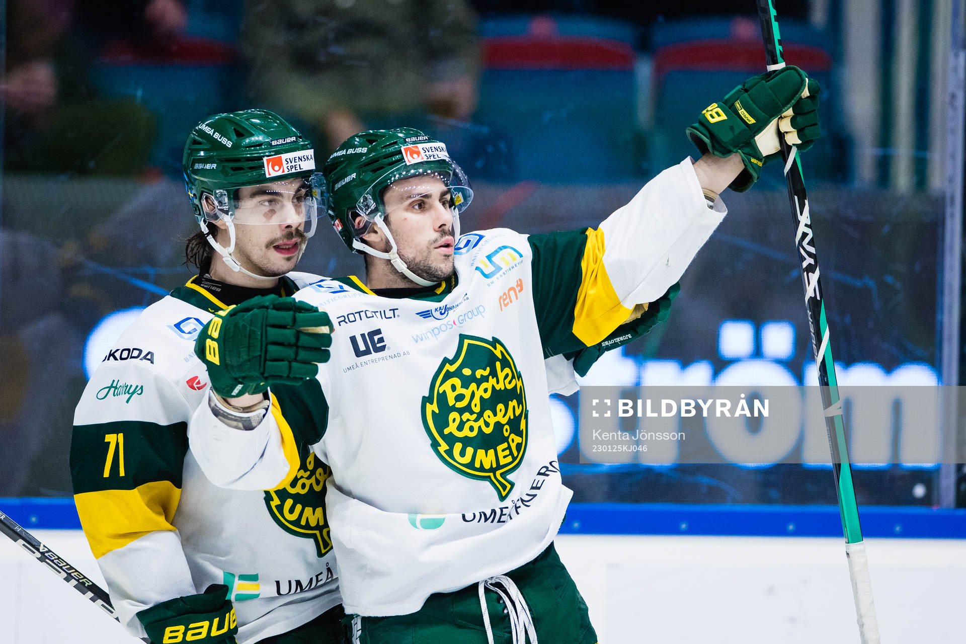 Björklövens Maxime Fortier jublar med Gustav Possler