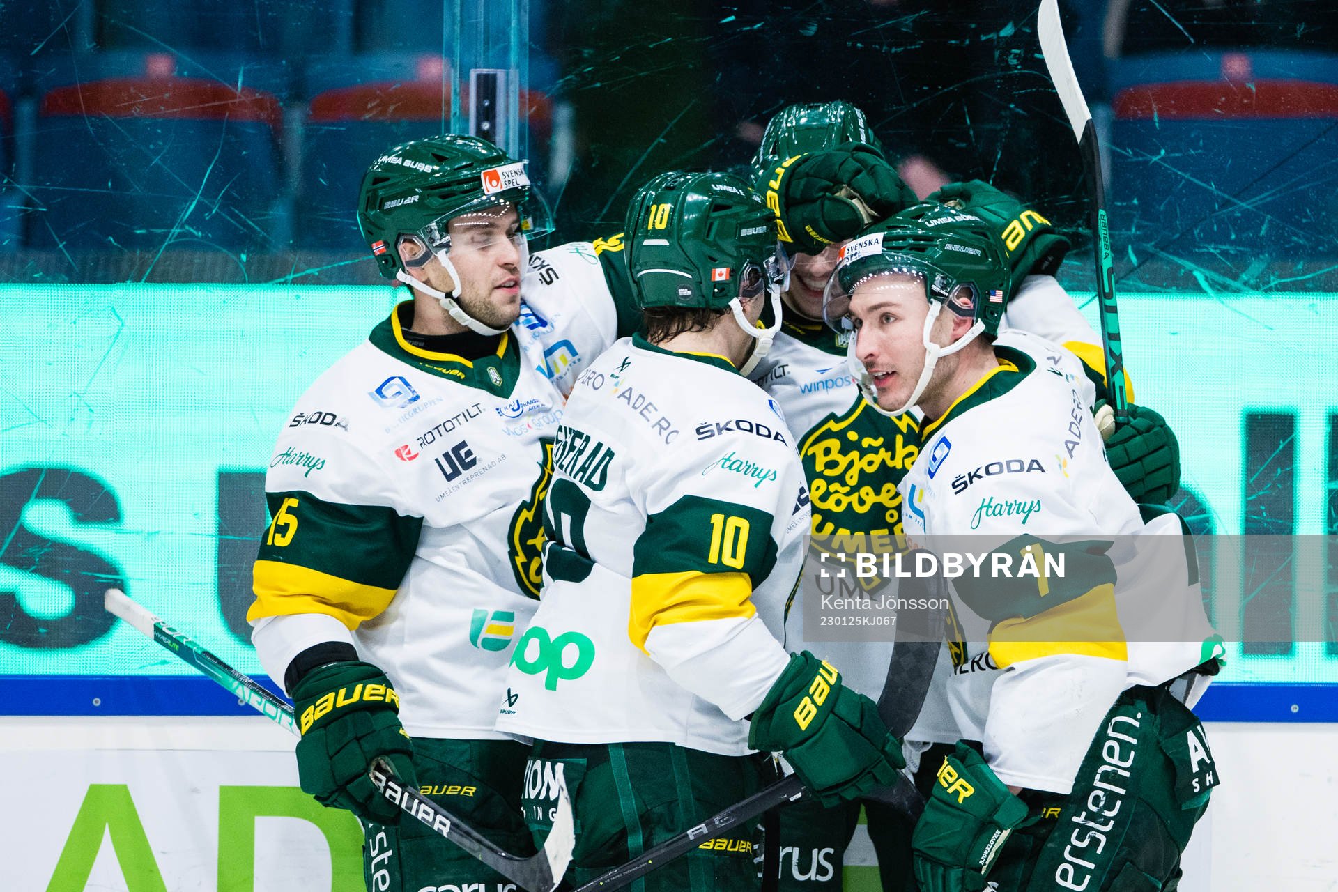 Björklövens Nicholas Schilkey jublar