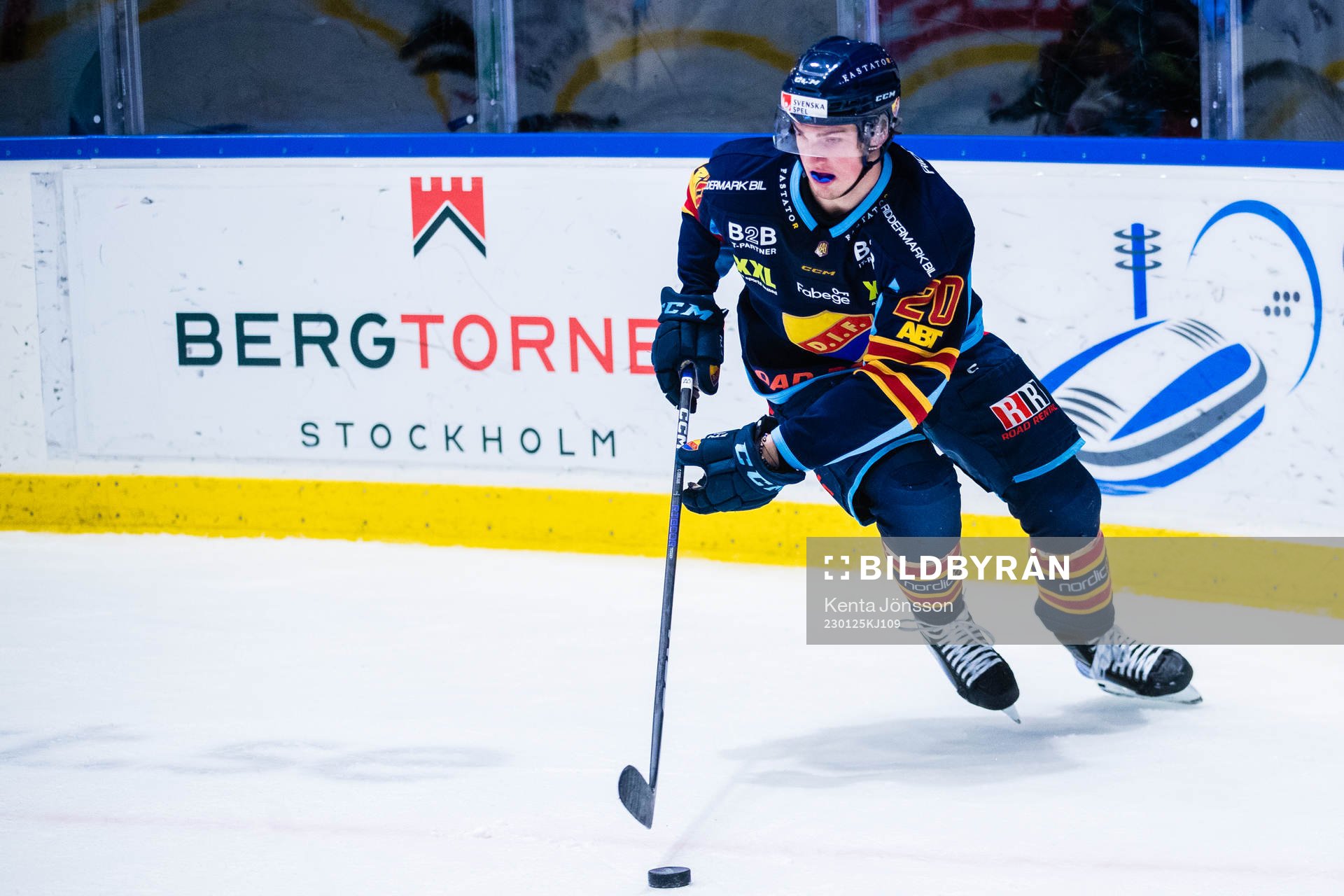 uDjurgårdens Calle Odelius nder ishockeymatchen i
