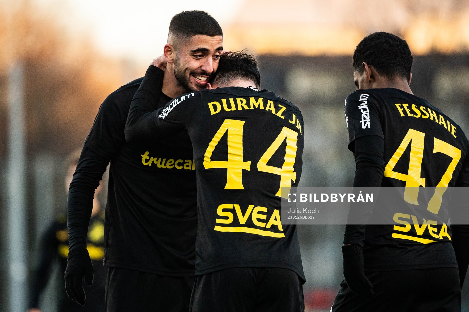 AIKs Ahmad Faqa jublar med Elias Durmaz