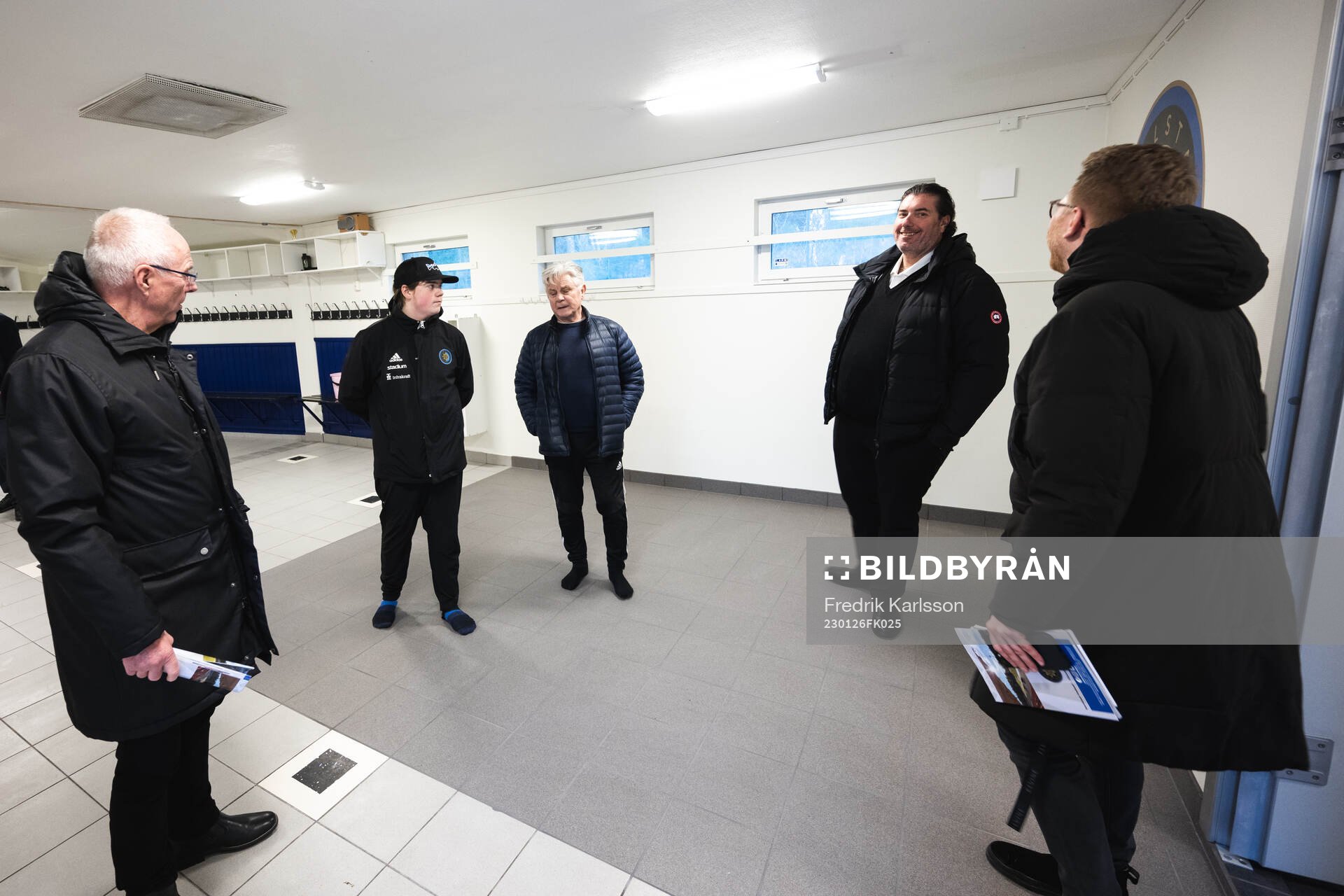 6 Sven-Göran Eriksson, IF Karlstads Fredrik Jansson, materialare, Glenn Wiklund, lagledare Patrik Hjelte under en fotografering med IF Karlstad den 4 februari 2023 i Karlstad.