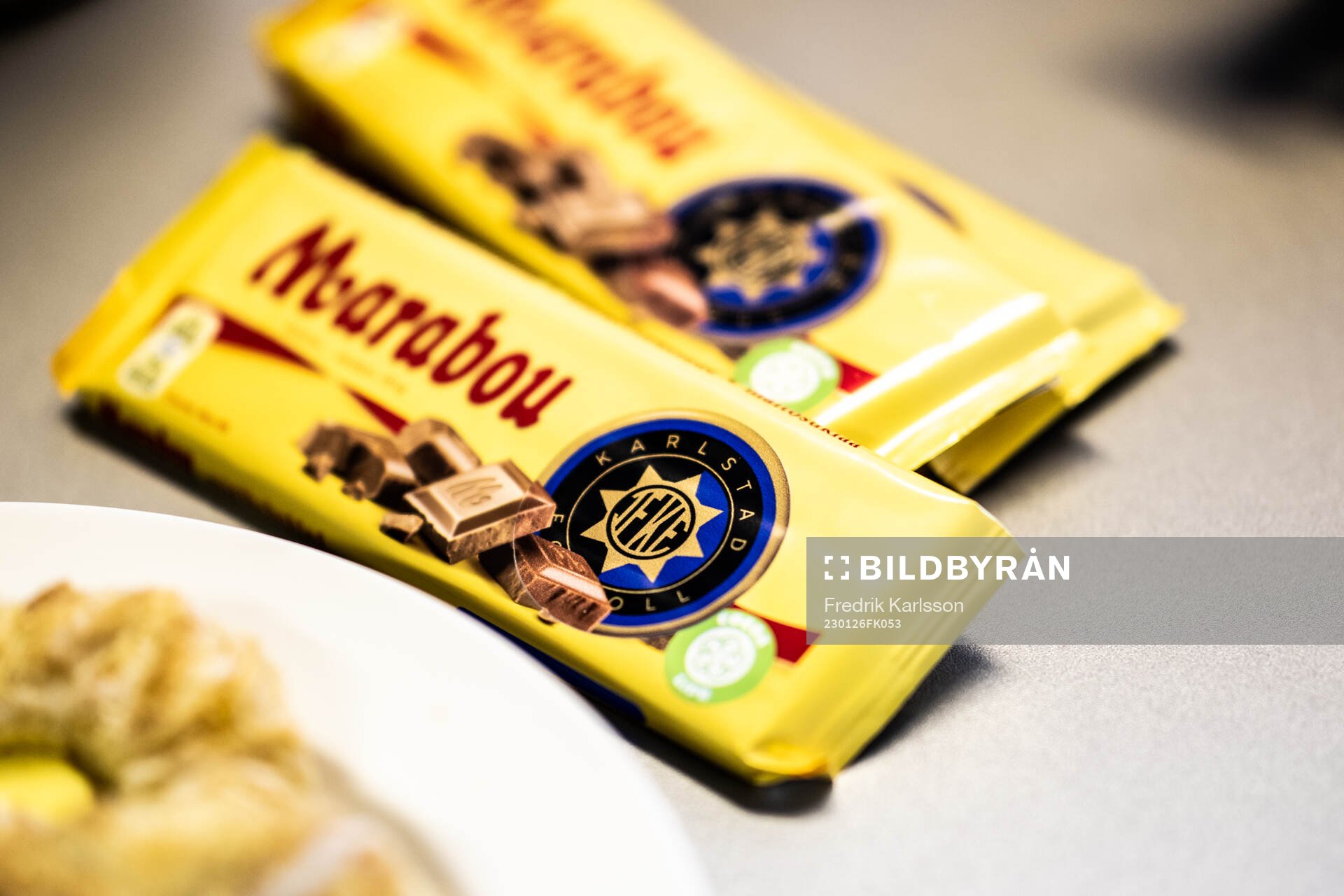 26 Marabou mjölkchoklad med IF Karlstads klubbmärke