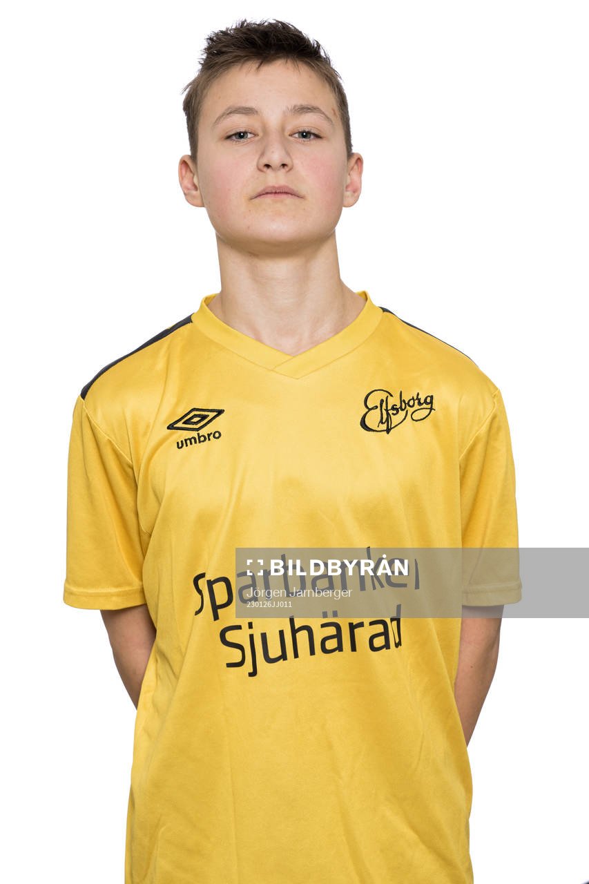 Gustav Åsander under en porträttfotografering med Elfsborg U15 den 26 januari 2023 i Borås. 