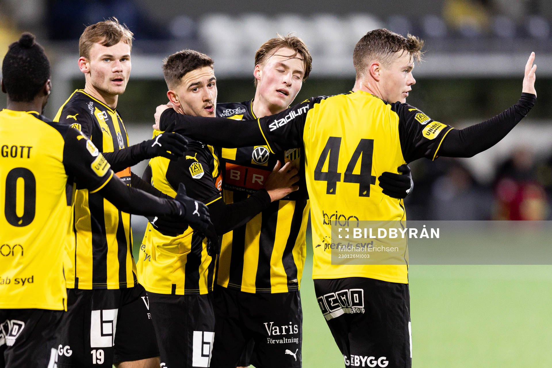 Häckens Semir Bosnic jublar efter 1-0 under  träningsmatchen i fotboll mellan Häcken och Fredrikstad den 26 januari 2023 i Göteborg. 