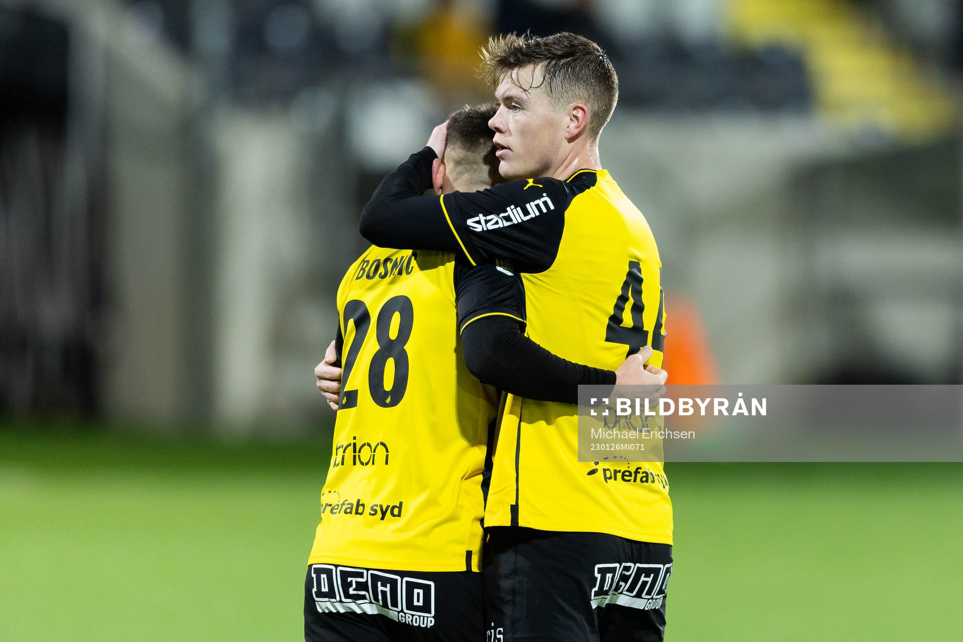 Häckens Semir Bosnic jublar ihop med Albin Skoglund