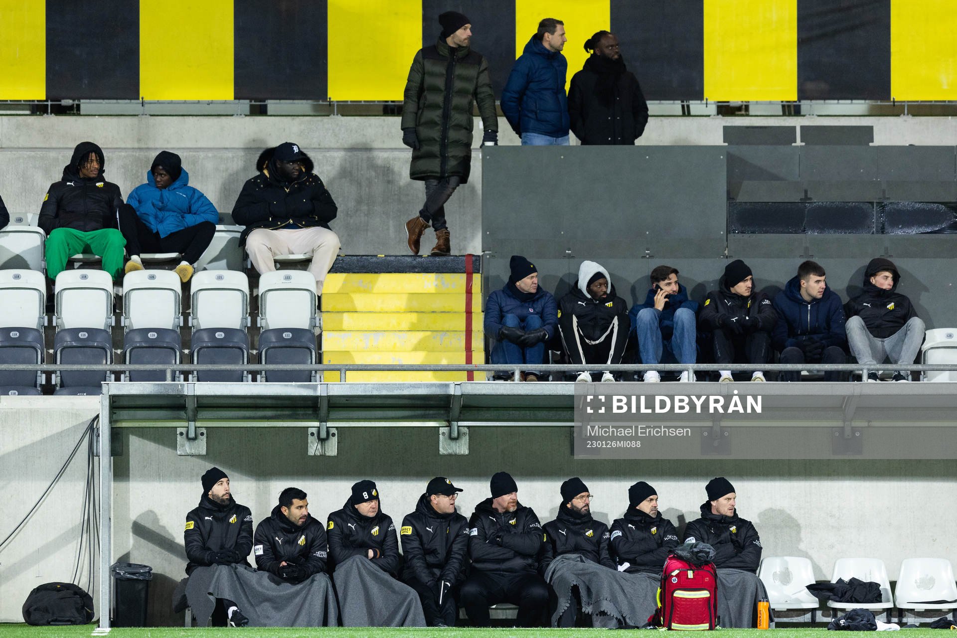 Häckens bänk under träningsmatchen i fotboll mellan Häcken och Fredrikstad den 26 januari 2023 i Göteborg. 