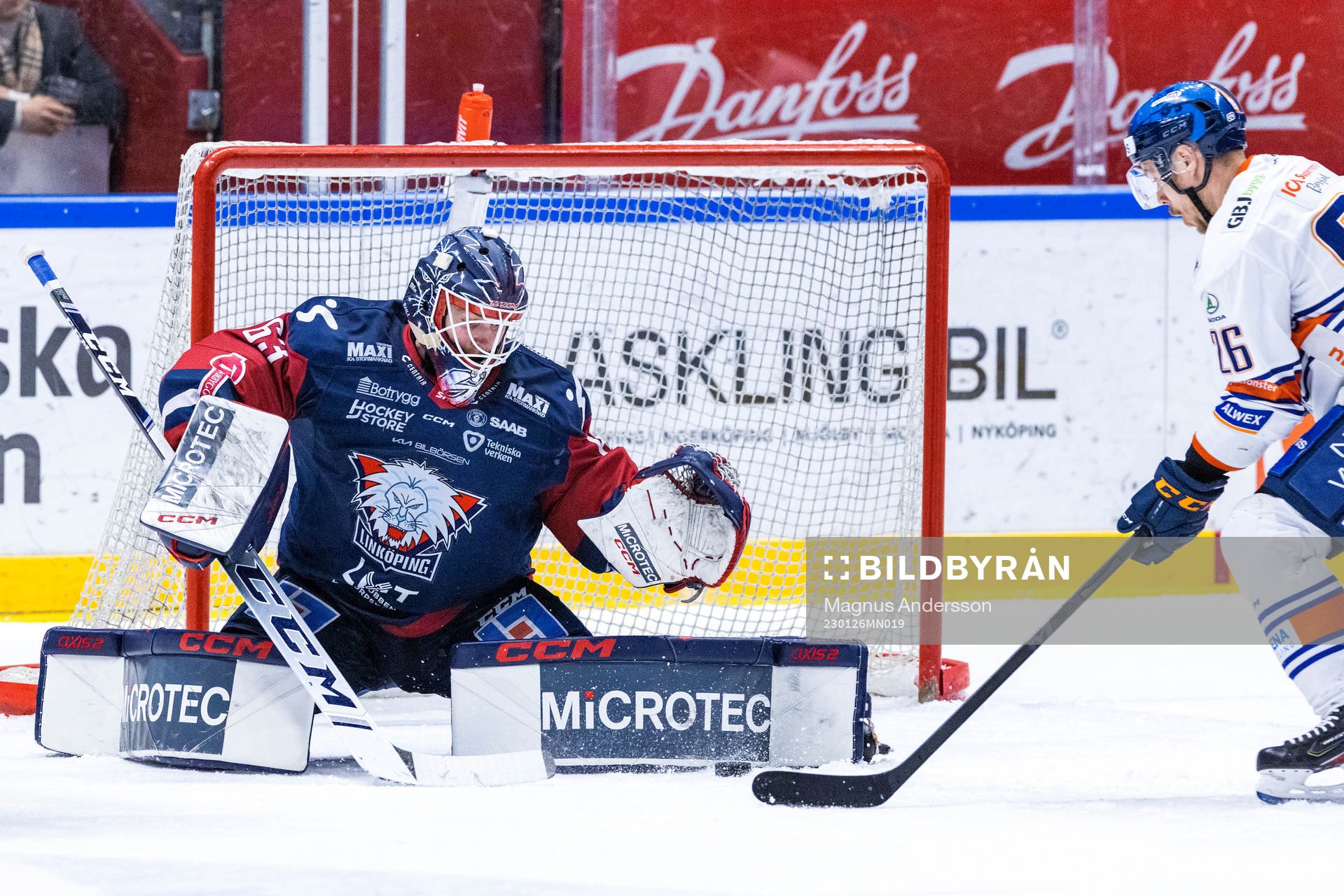 Linköpings målvakt Marcus Högberg och Växjös Joel