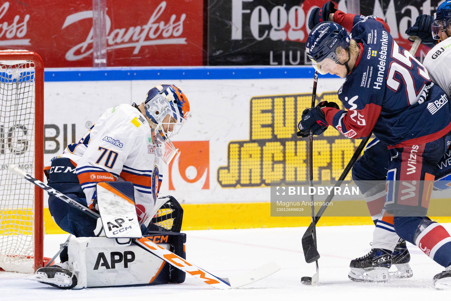 Växjös målvakt Adam Åhman och Linköpings Filip Bystedt