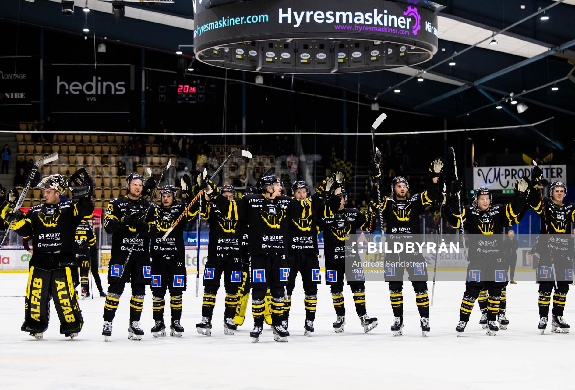 Västerås spelare jublar och tackar publiken