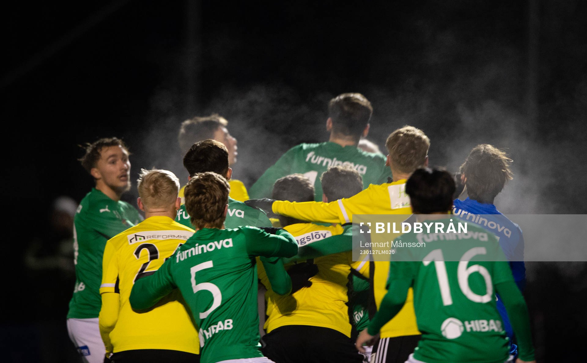Klungspel i vinterkylan i träningsmatchen mellan IFK