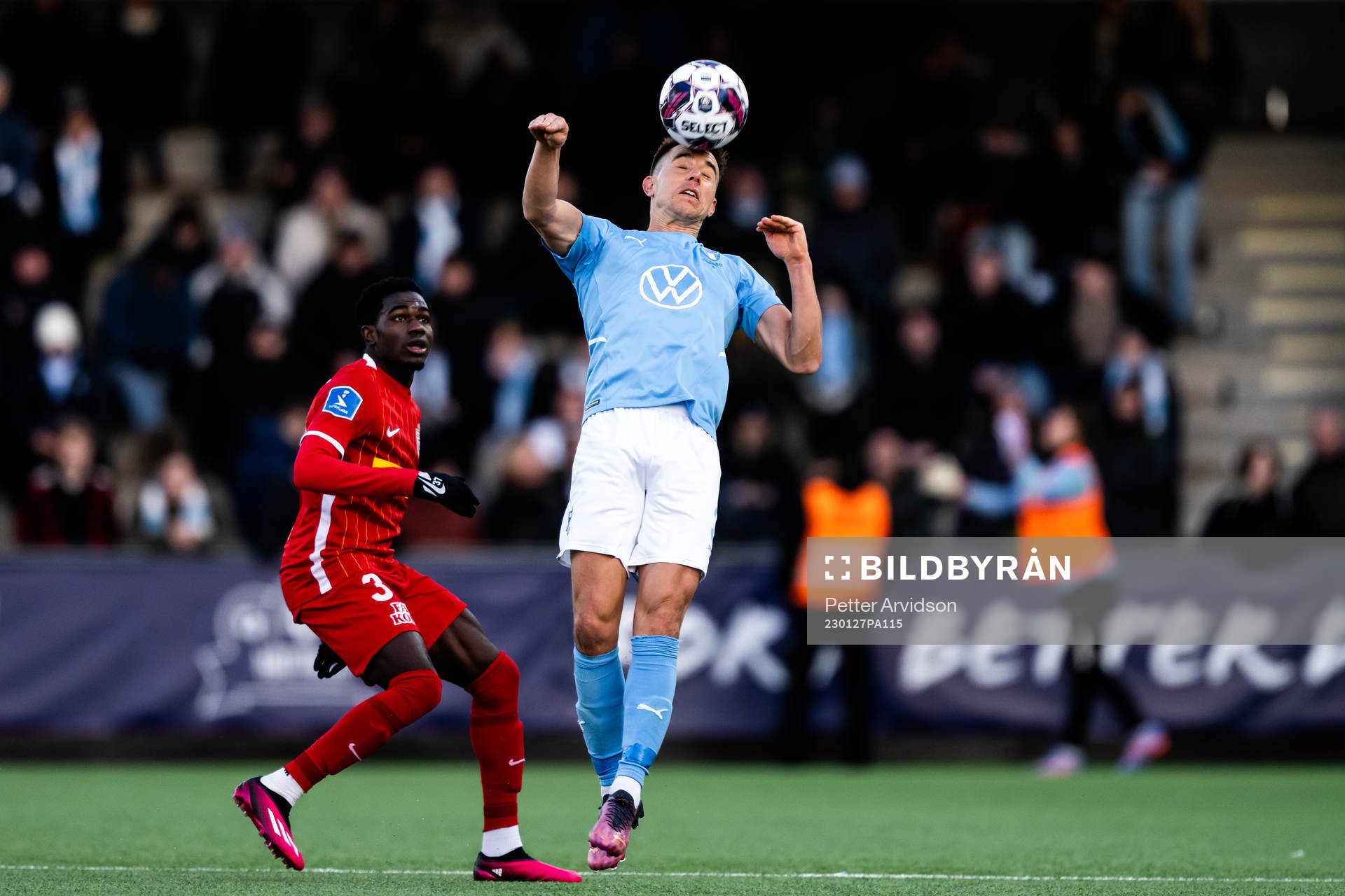 Malmö FFs Jonas Knudsen och Nordsjällands Ernest Appiah