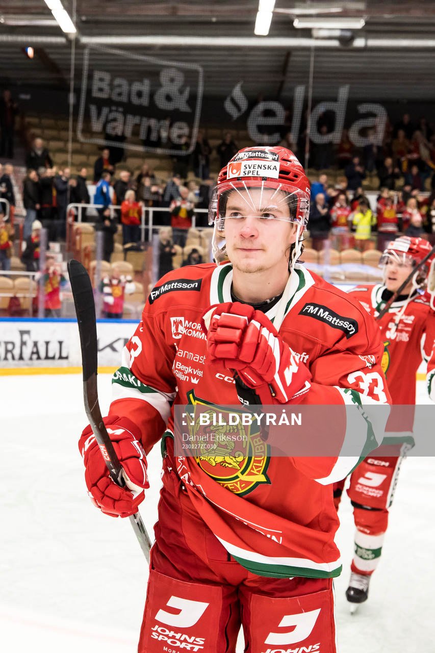 Moras Olle Strandell jublar