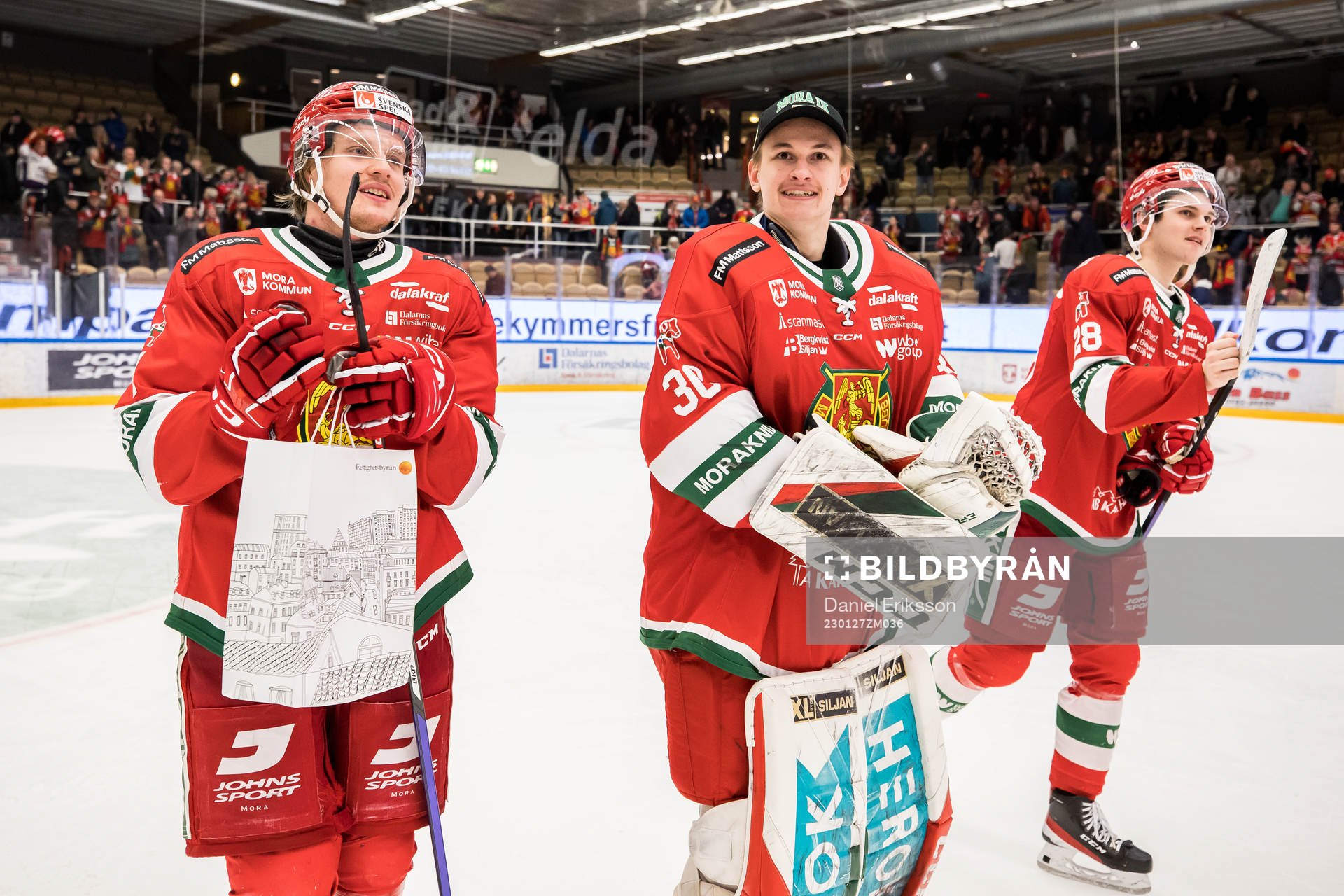 Moras Johannes Johannesen och målvakt Kari Piiroinen och