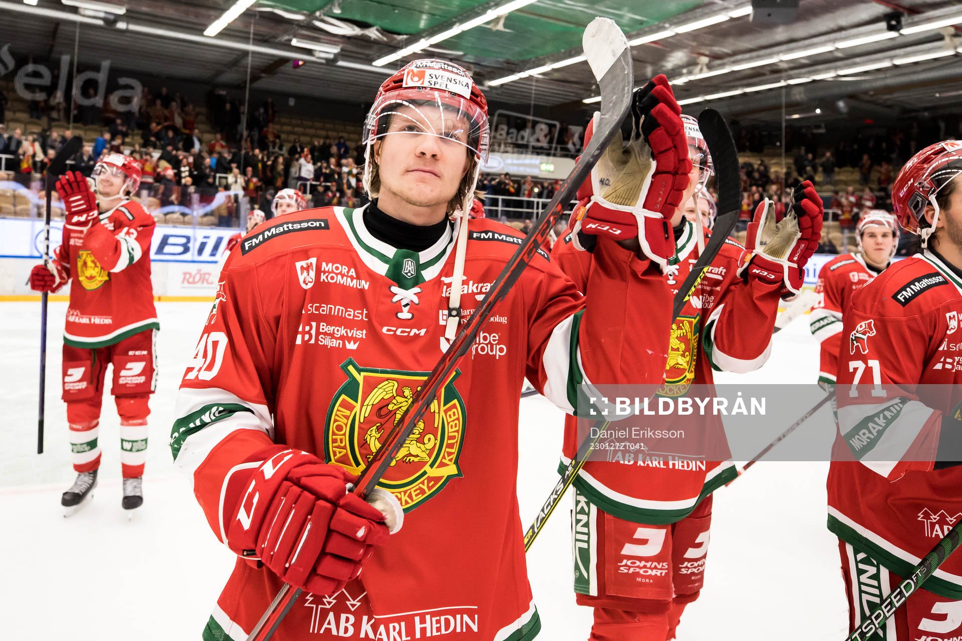Moras Anton Heikkinen  jublar