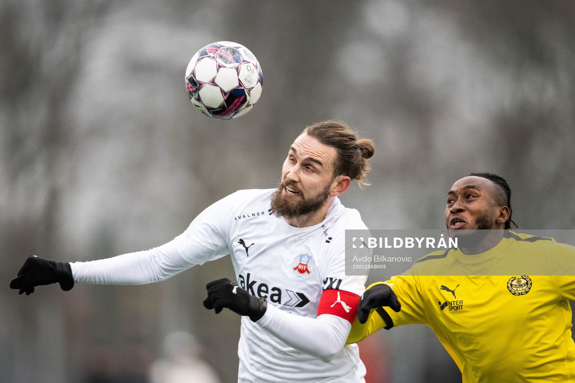 Helsingborgs Ali Suljic och Mjällbys Mamudu Moro