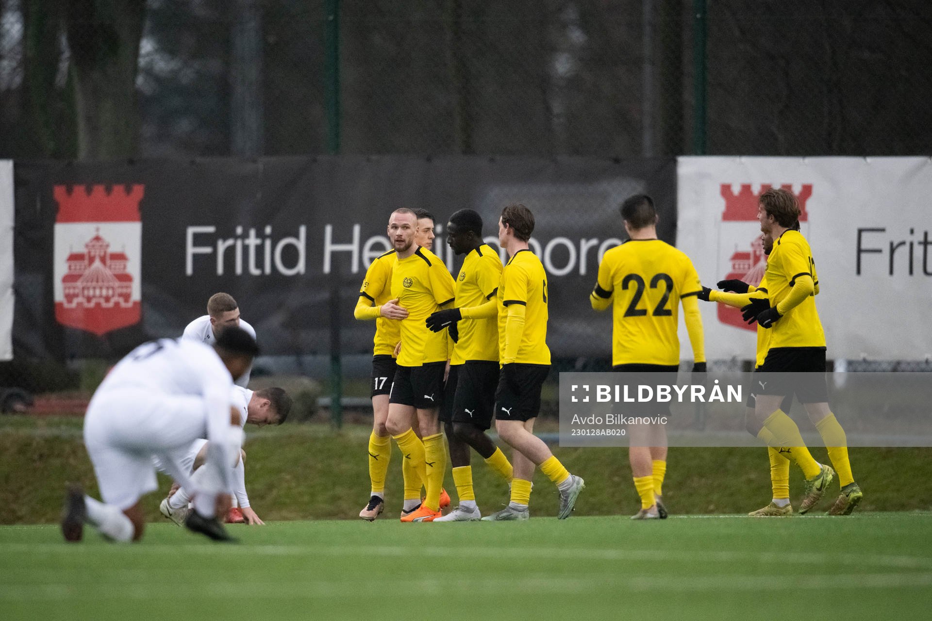 Mjällbys Adam Ståhl jublar medan Helsingborgs spelare