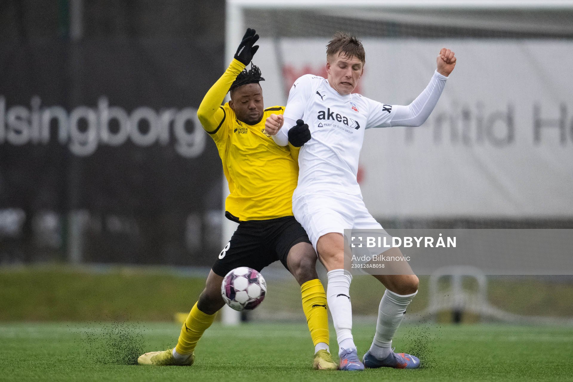 Helsingborgs Casper Widell och Mjällbys Enock Kofi Adu
