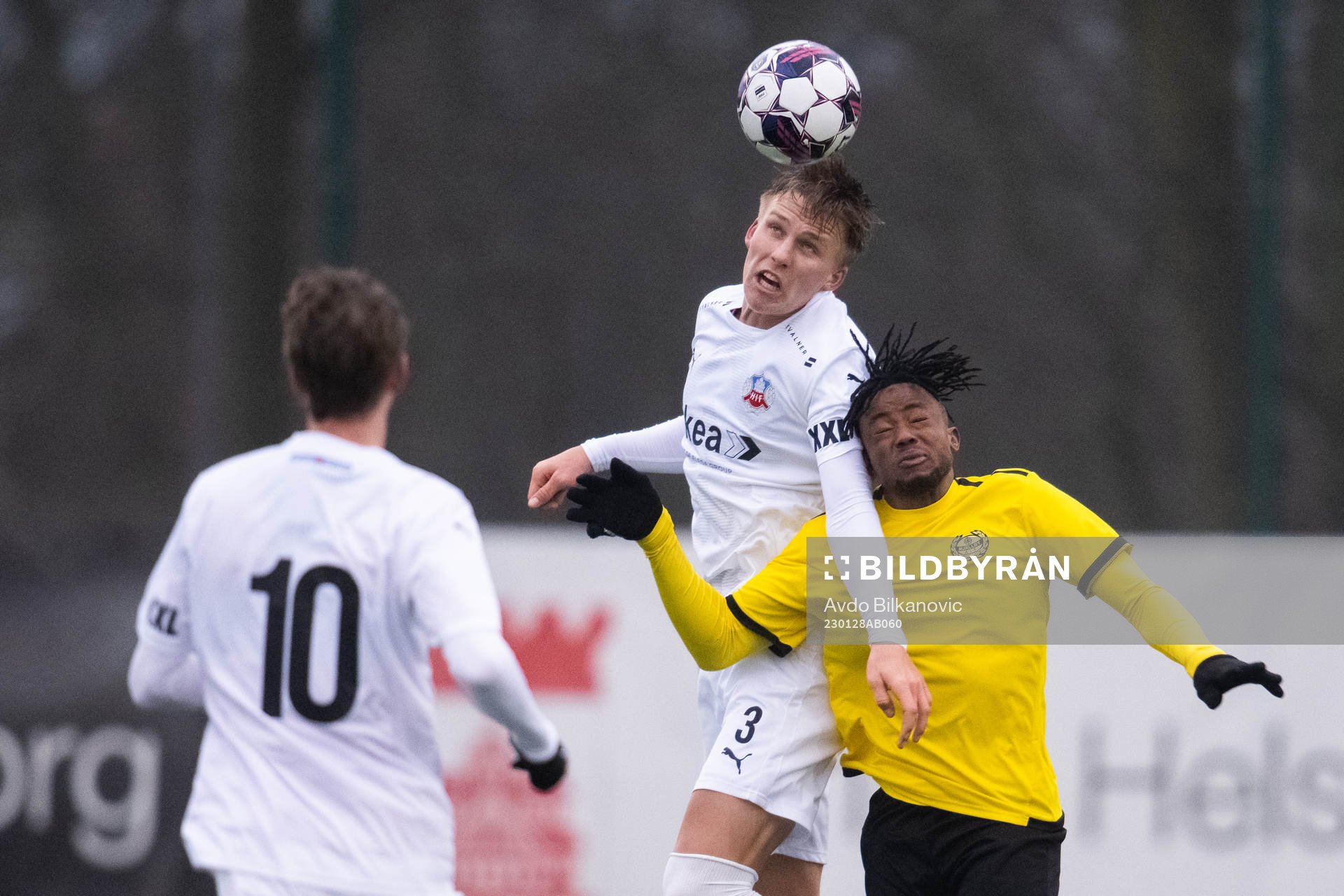 Helsingborgs Casper Widell och Mjällbys Enock Kofi Adu