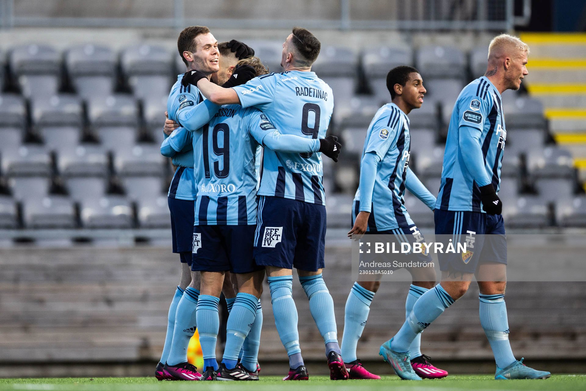 Djurgårdens Jacob Bergström jublar med lagkamrater