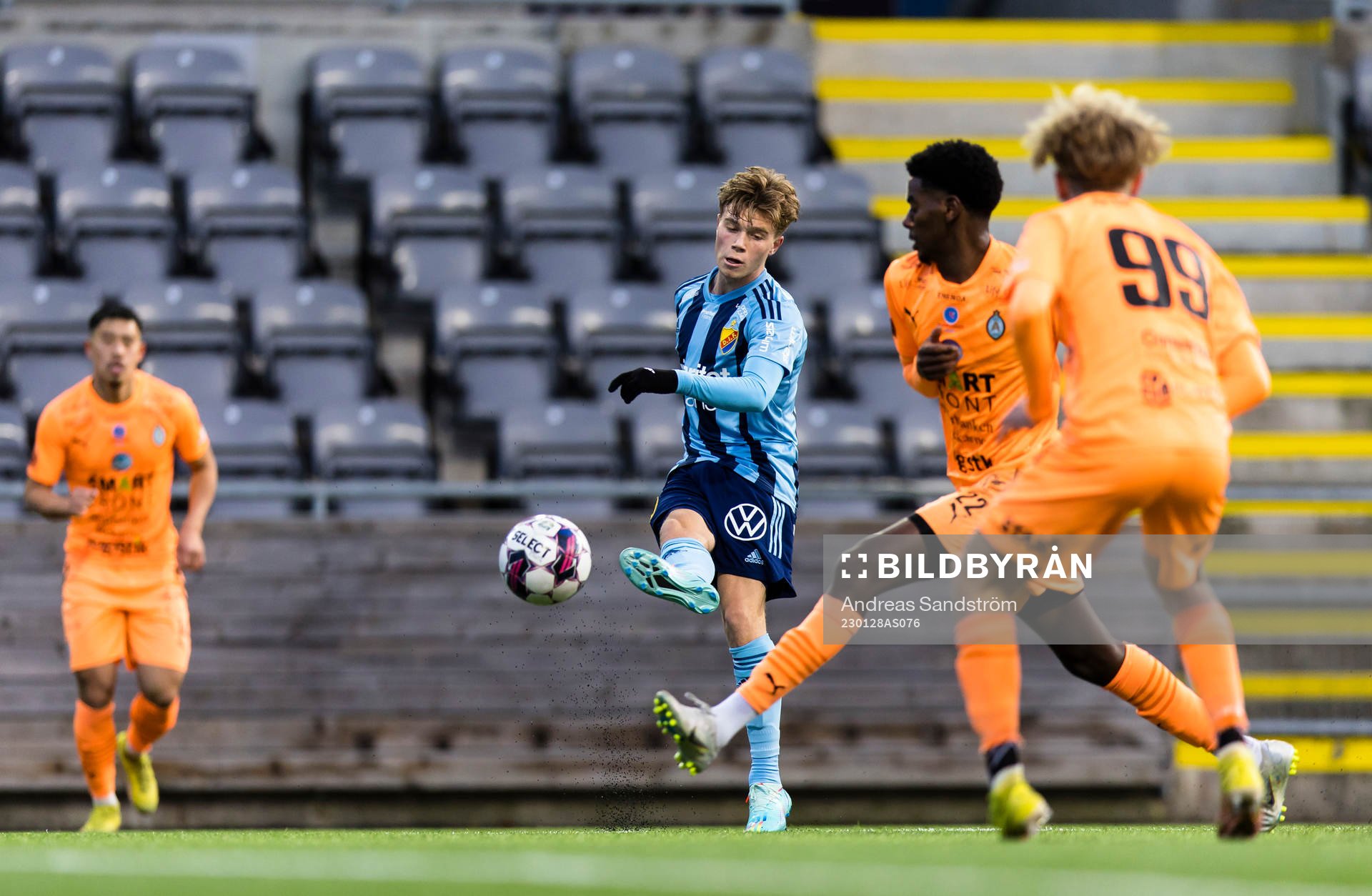 Djurgårdens Wilmer Odefalk med ett inlägg