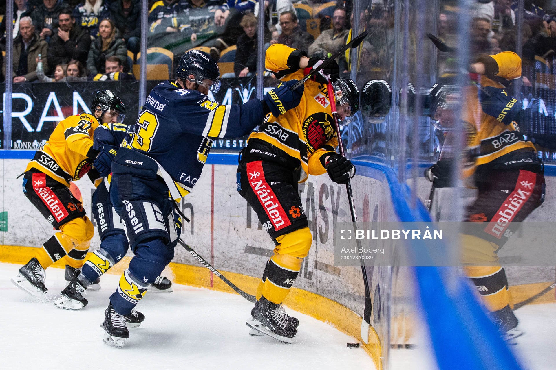 HV71s Nicholas Shore och Luleås Linus Fröberg