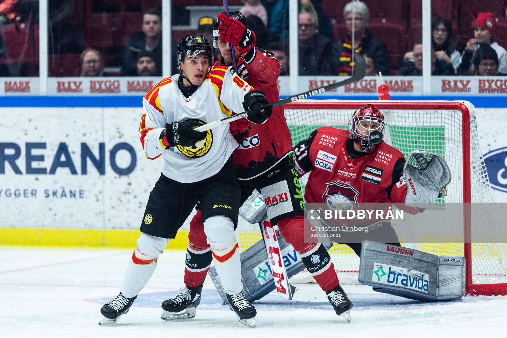 Brynäs Dmytro Timashov och Malmö Redhawks Adam Ollas
