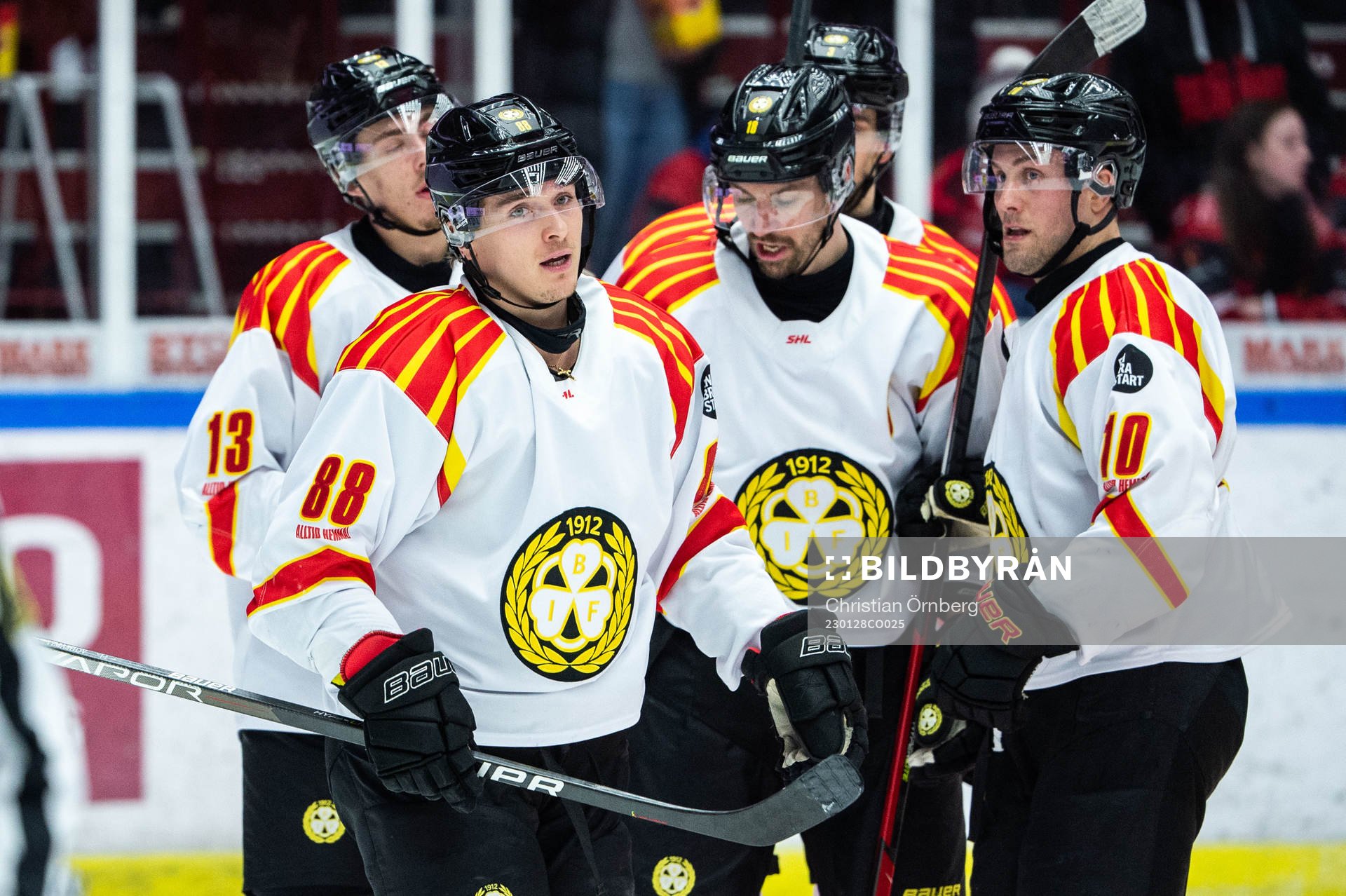Brynäs Dmytro Timashov jublar med lagkamrater