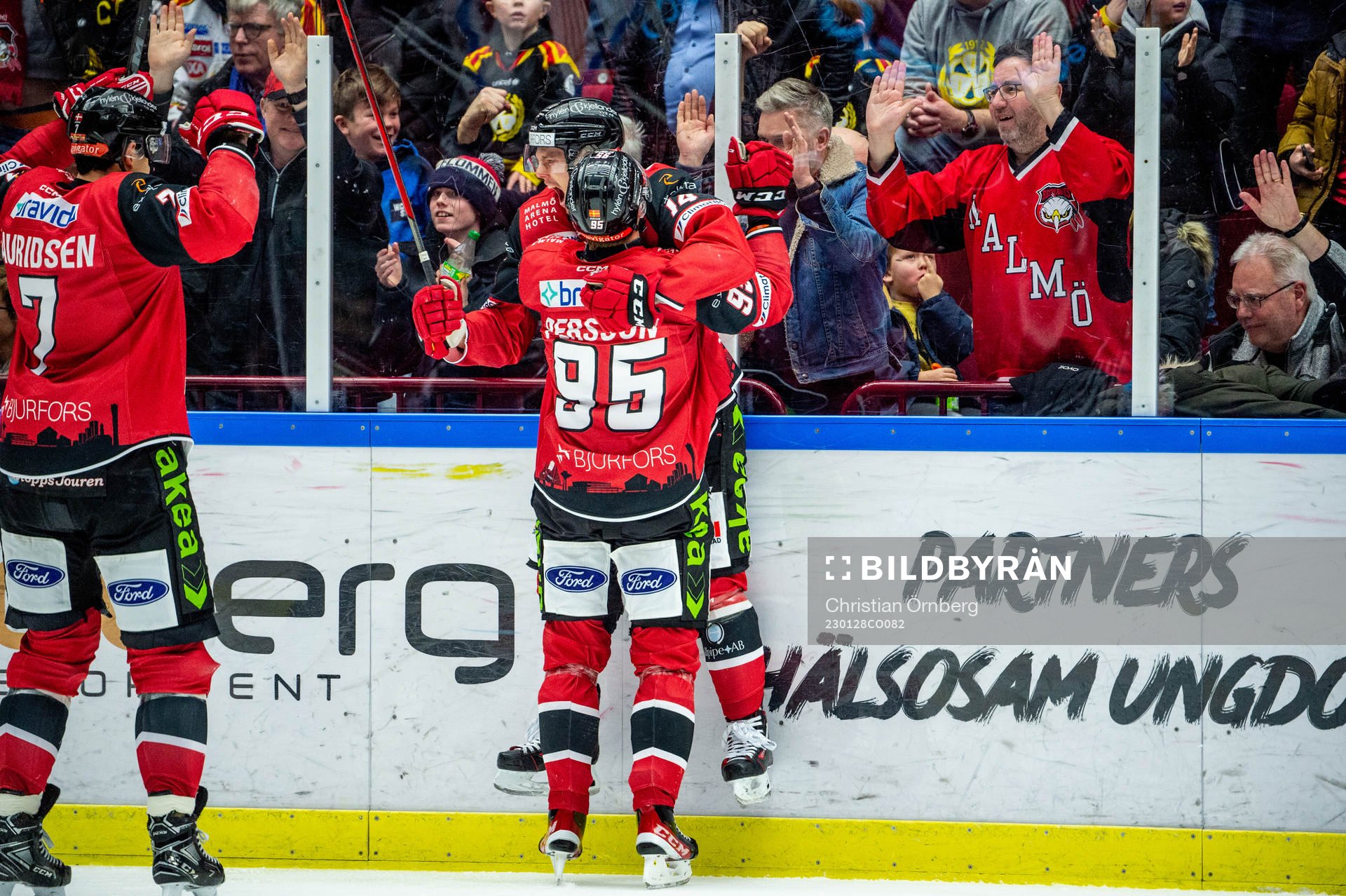 Malmö Redhawks Carl-Johan Lerby jublar