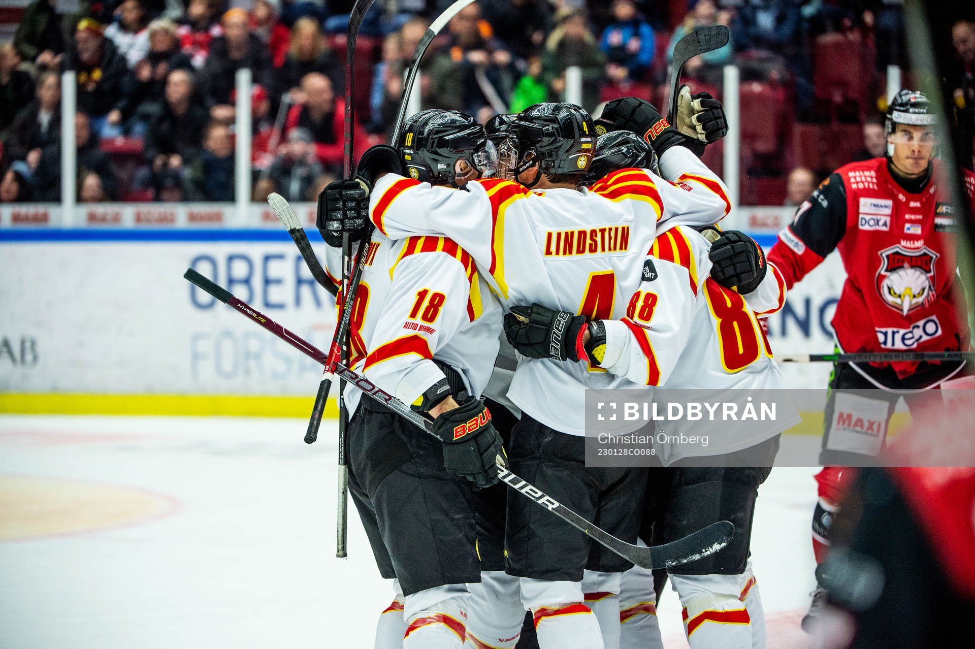 Brynäs Theo Lindstein jublar med lagkamraterna