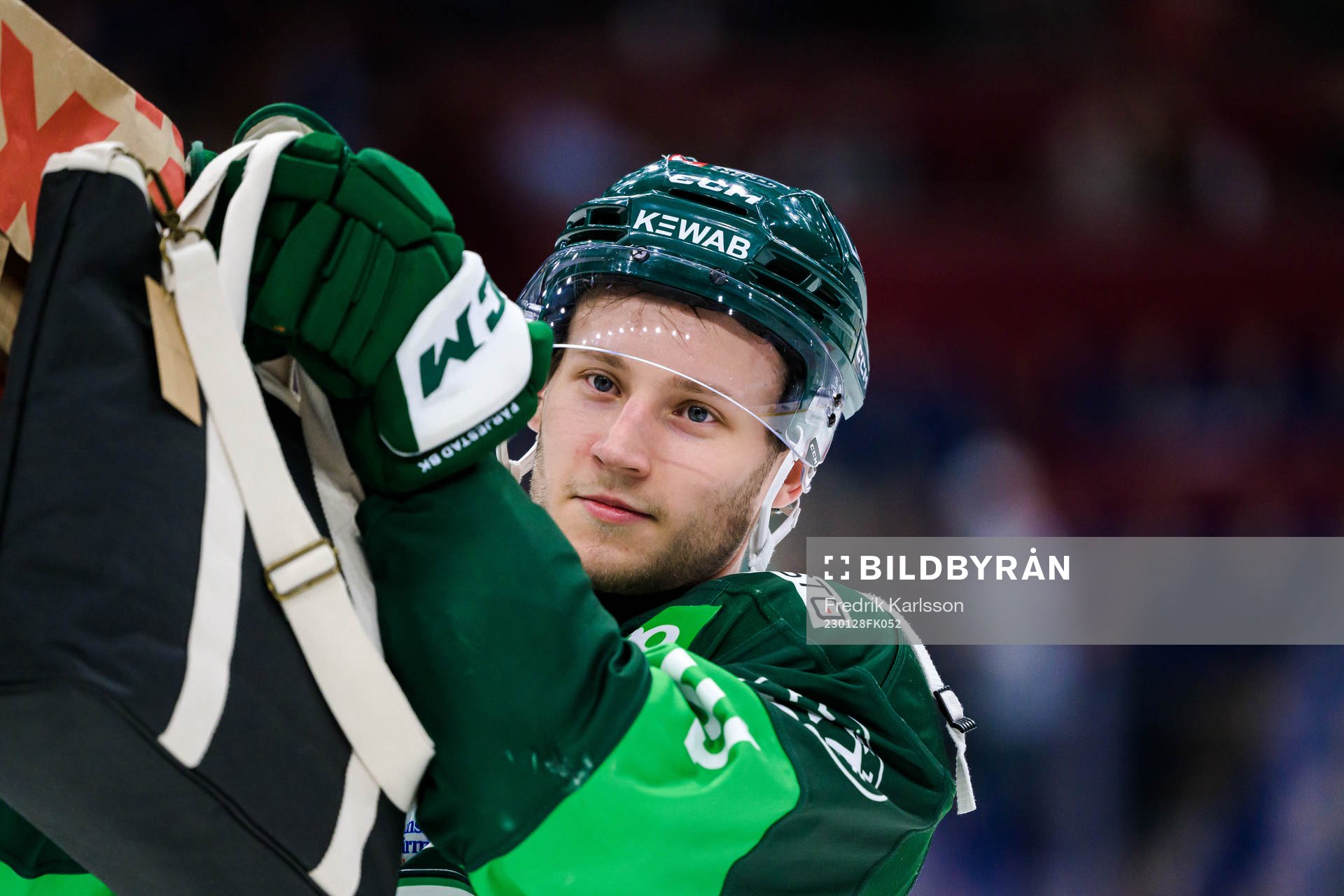 Färjestads Eric Engstrand jublar