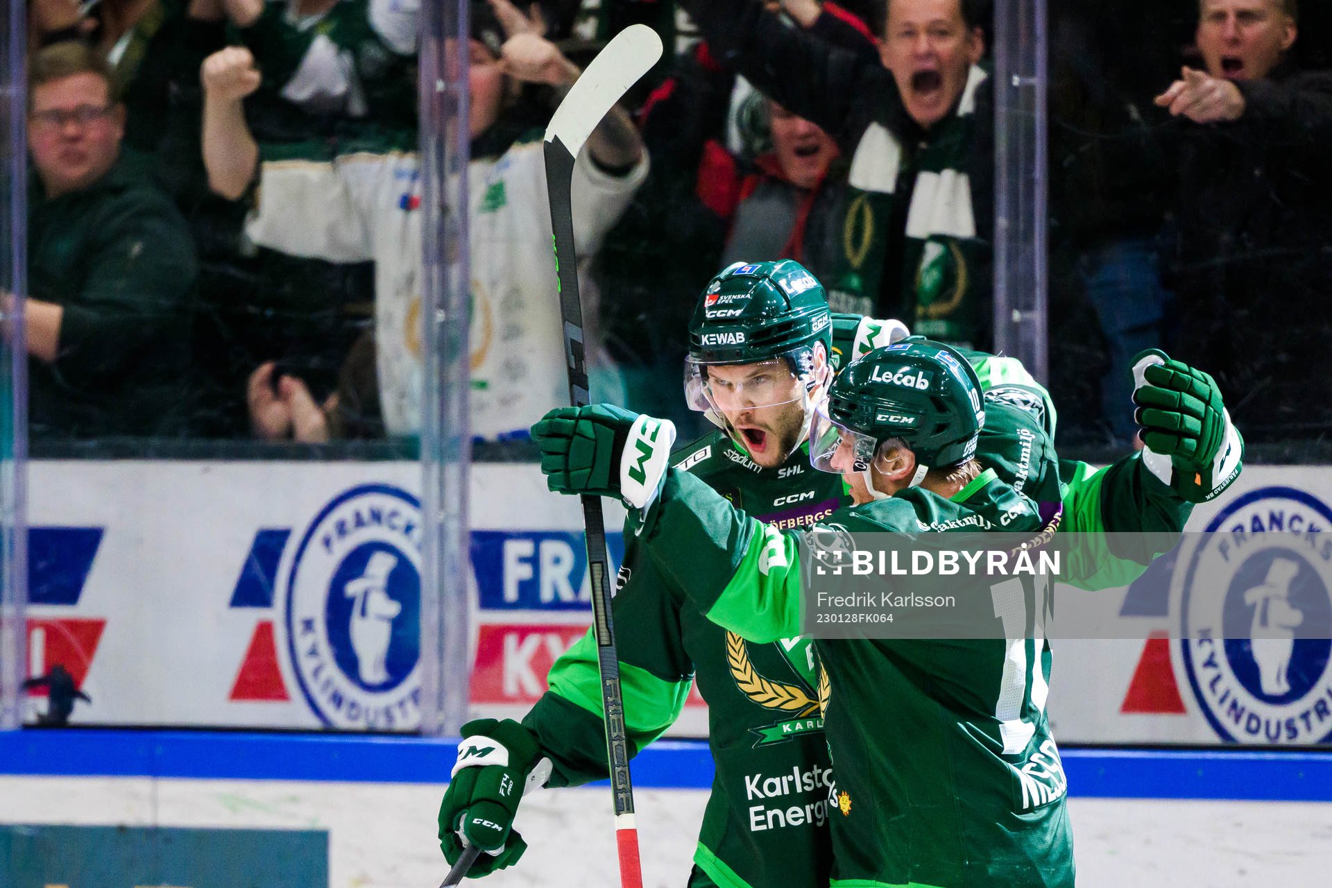 Färjestads Theodor Lennström och Marcus Nilsson jublar