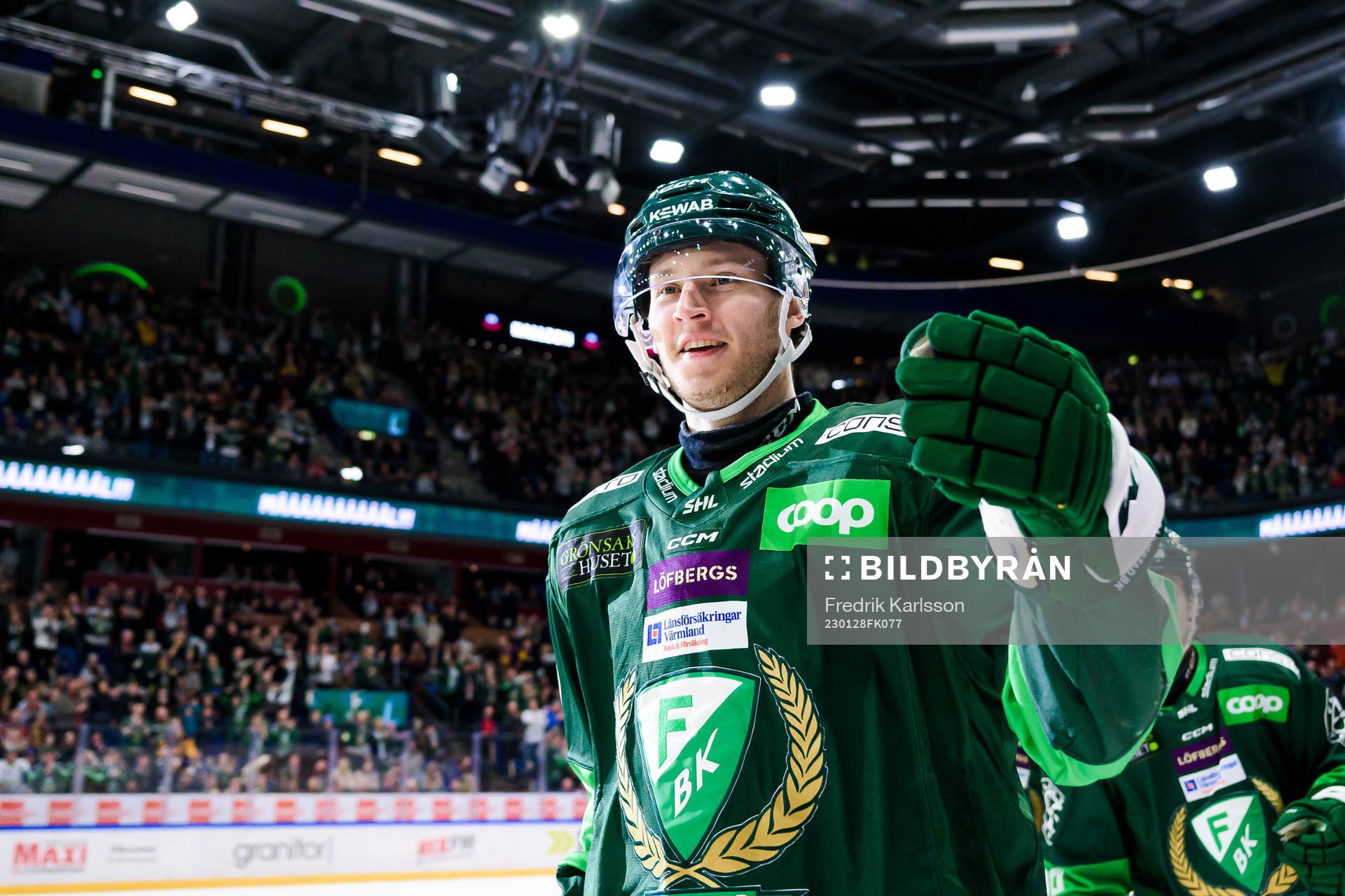 Färjestads Eric Engstrand jublar