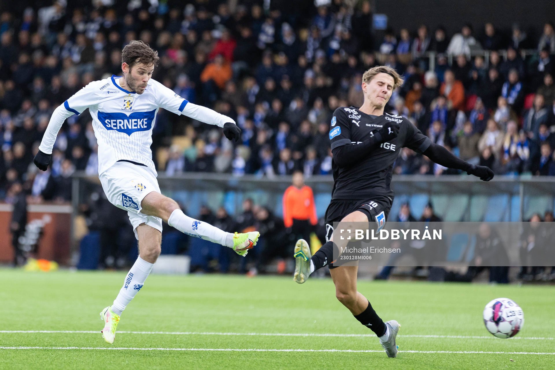 IFK Göteborgs Emil Salomonsson skjuter 1-1