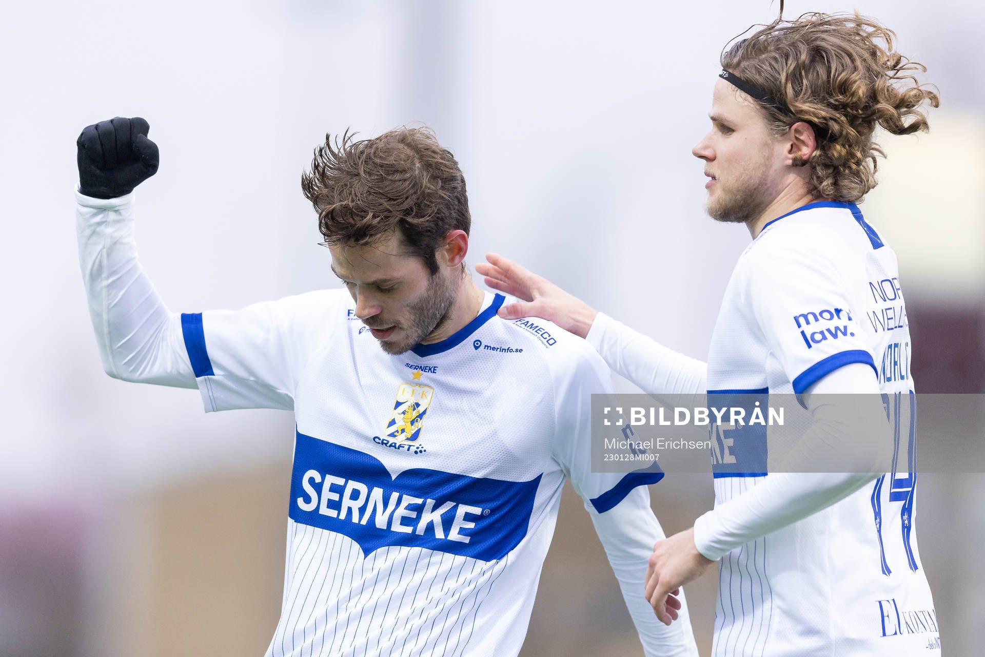 IFK Göteborgs Emil Salomonsson jublar ihop med Gustaf