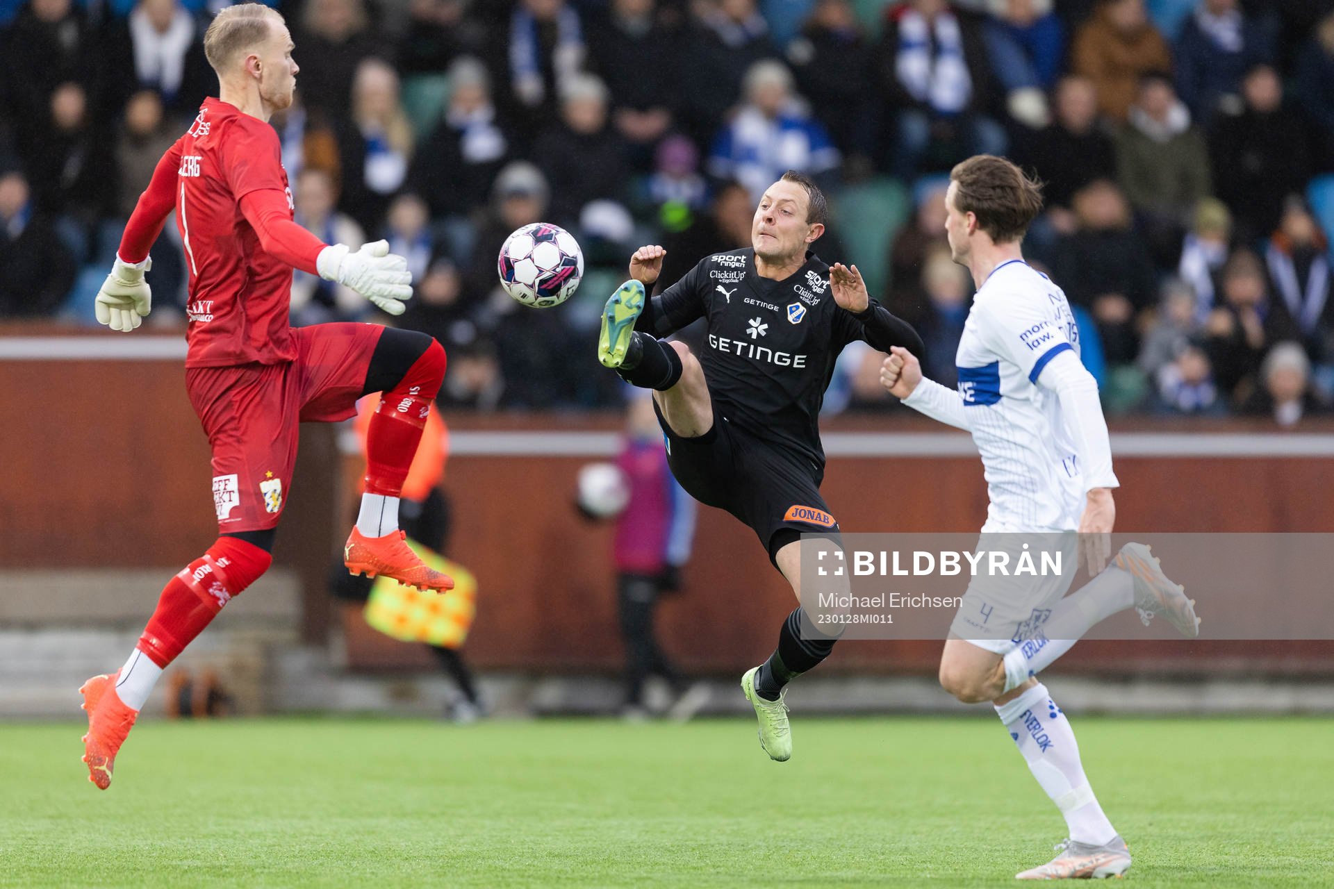 IFK Göteborgs målvakt Pontus Dahlberg och Halmstads Joel