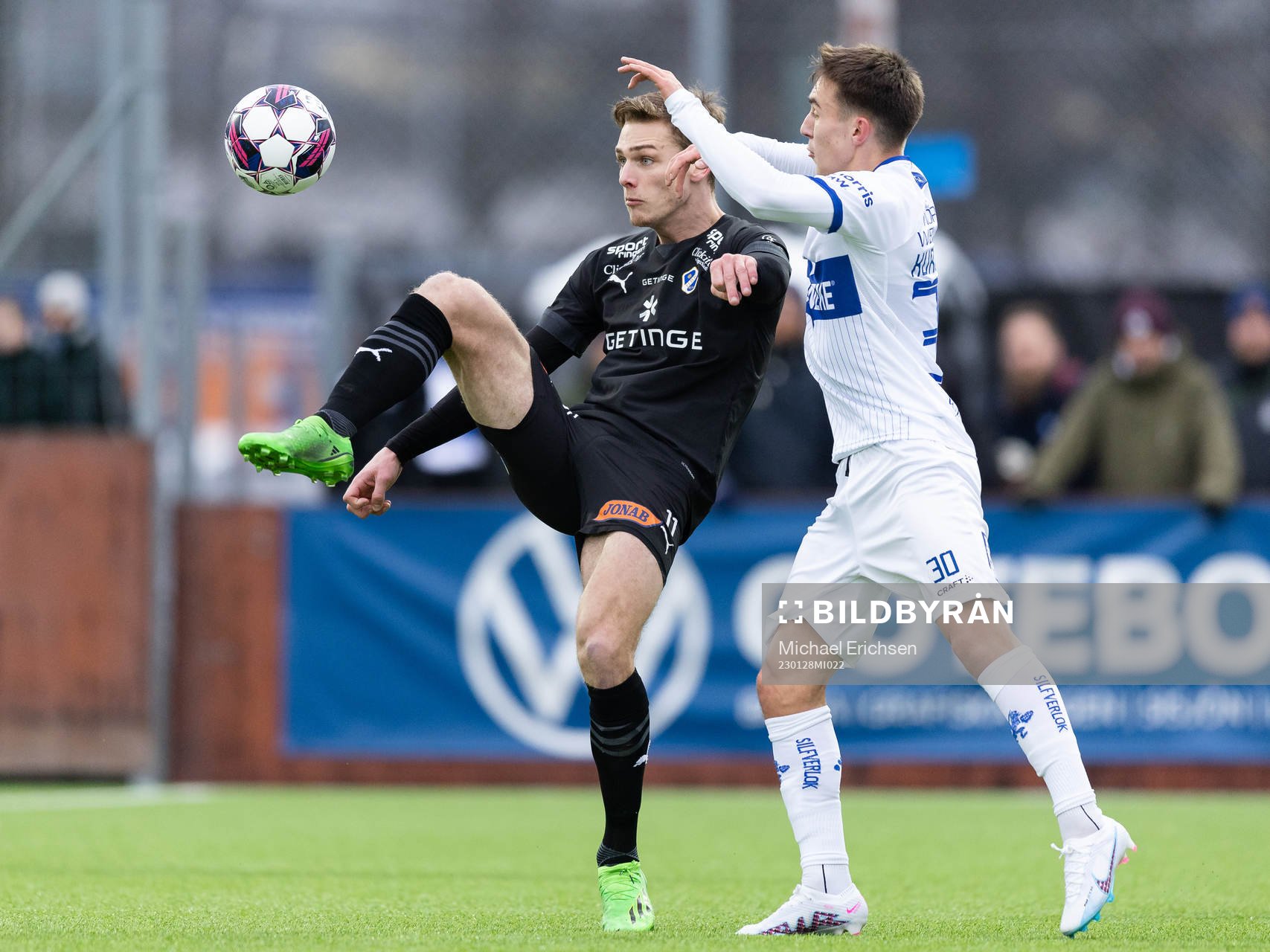 Halmstads Villiam Granath och IFK Göteborgs Anton Kurochkin