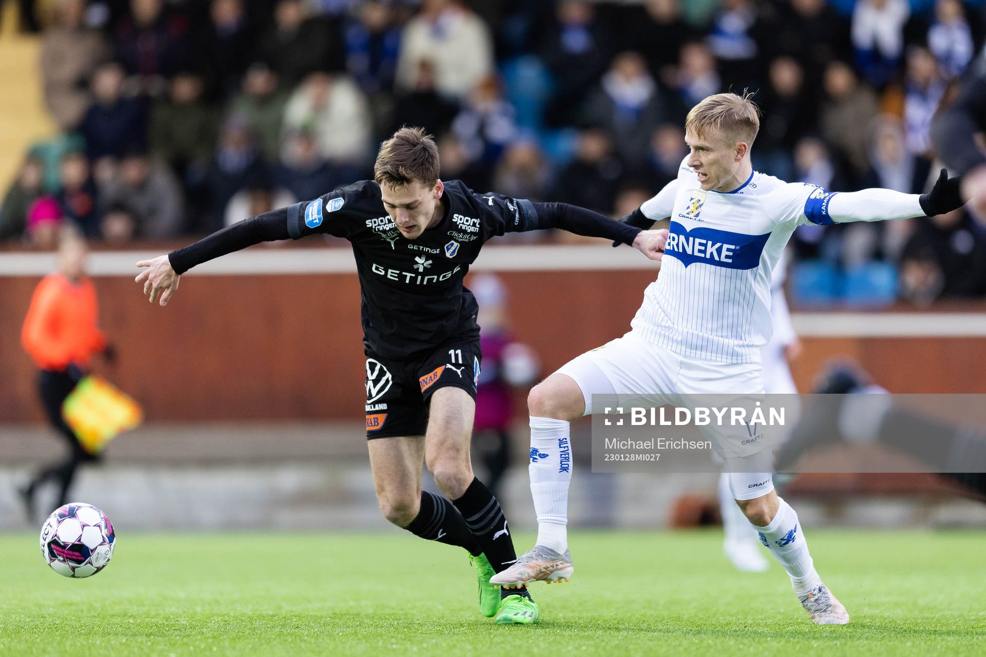 Halmstads Villiam Granath och IFK Göteborgs Oscar Wendt under träningsmatchen i fotboll mellan IFK Göteborg och Halmstad den 28 januari 2023 i Göteborg. 
