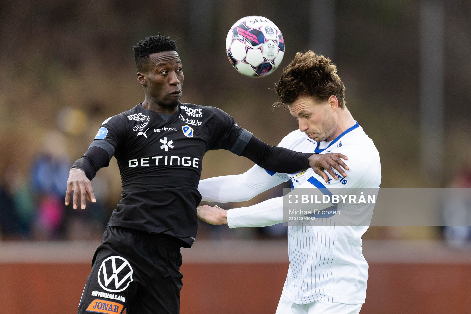 Halmstads Naeem Mohammed och IFK Göteborgs Carl Johansson