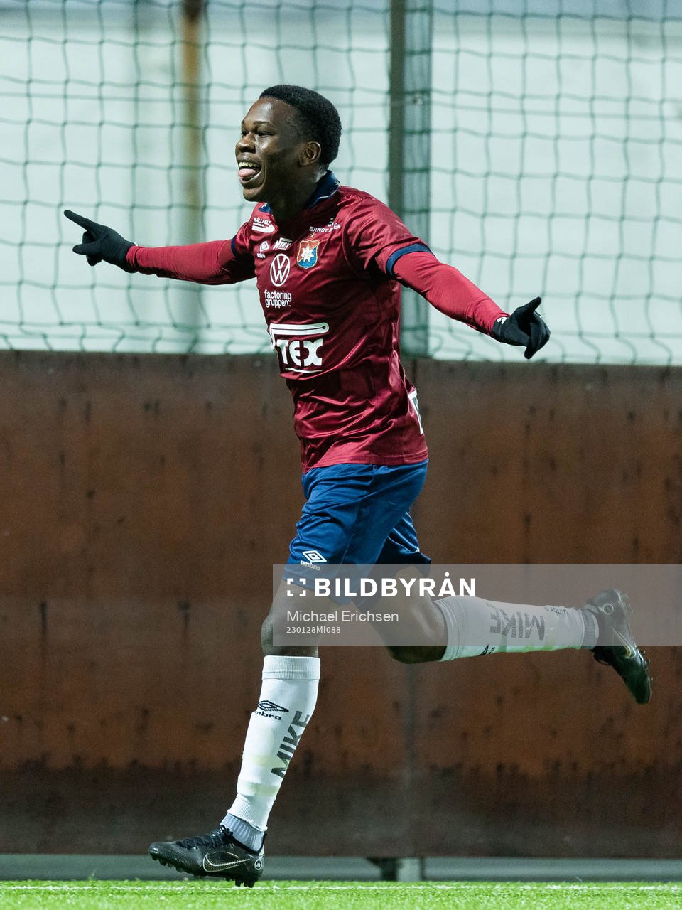 Örgrytes Michael Osayande jublar